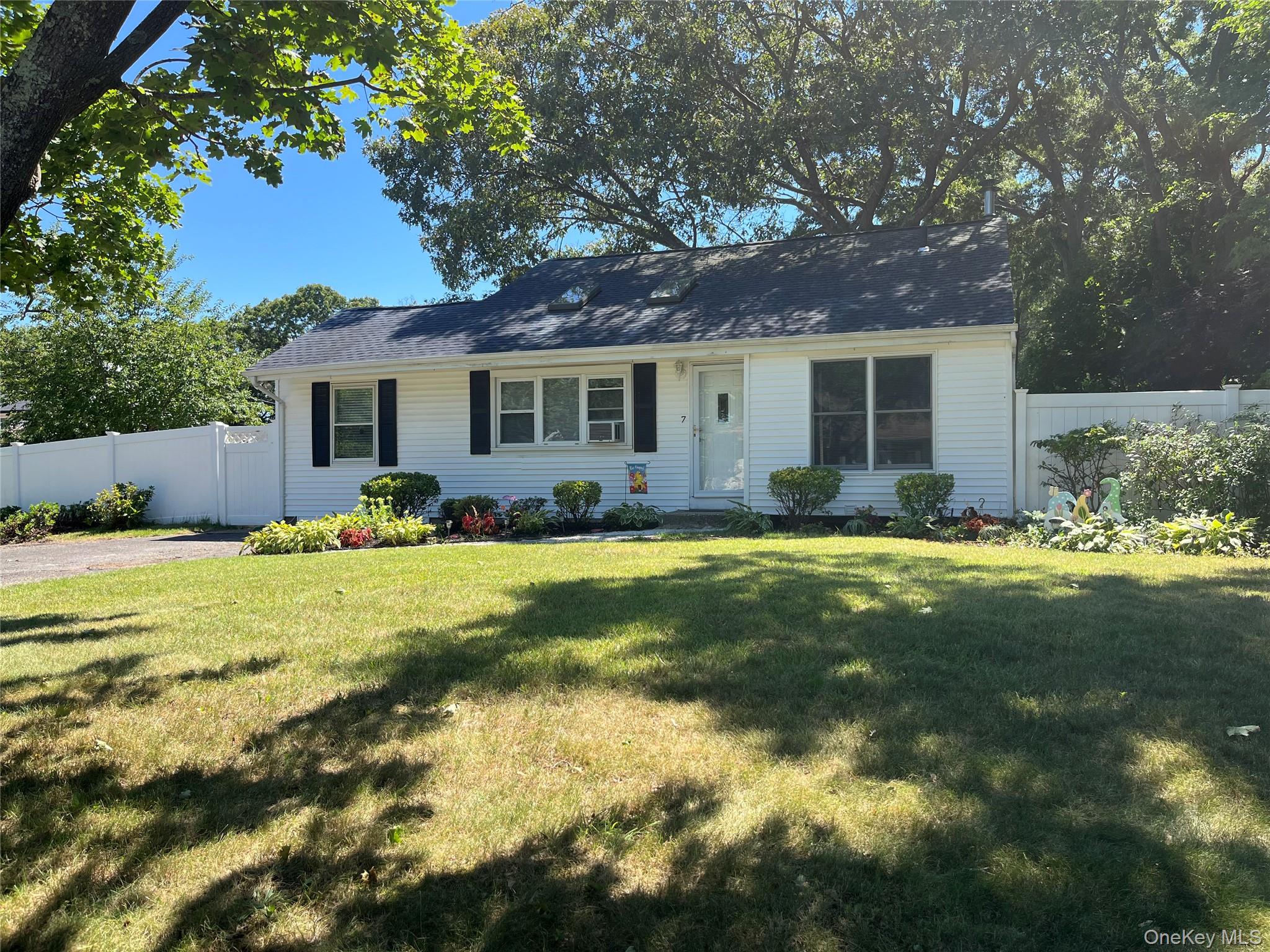 7 Squires Avenue Property Photo 1