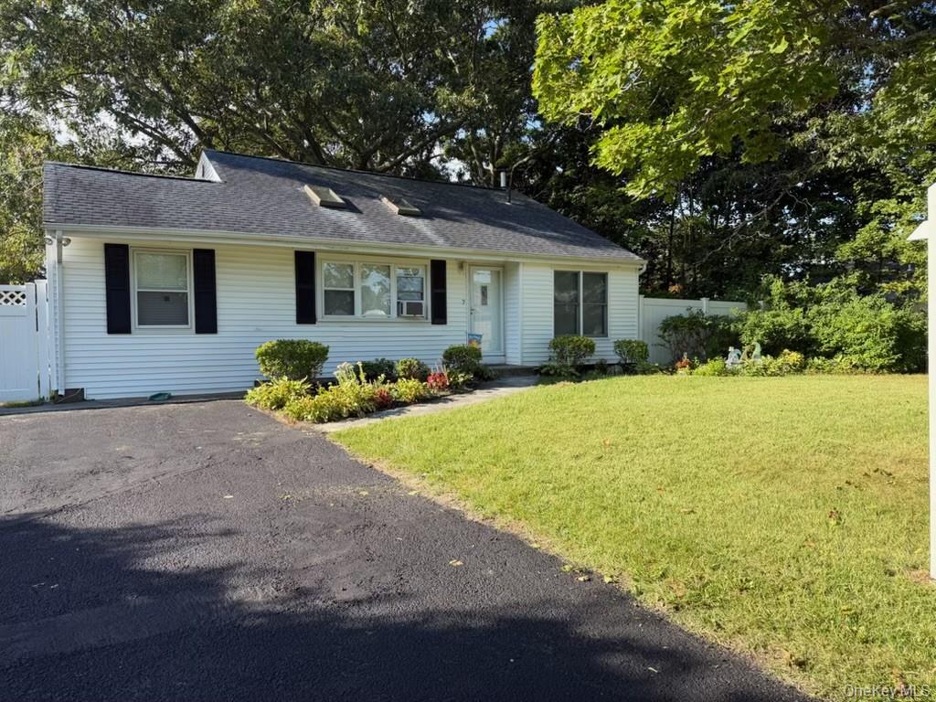 7 Squires Avenue Property Photo 2