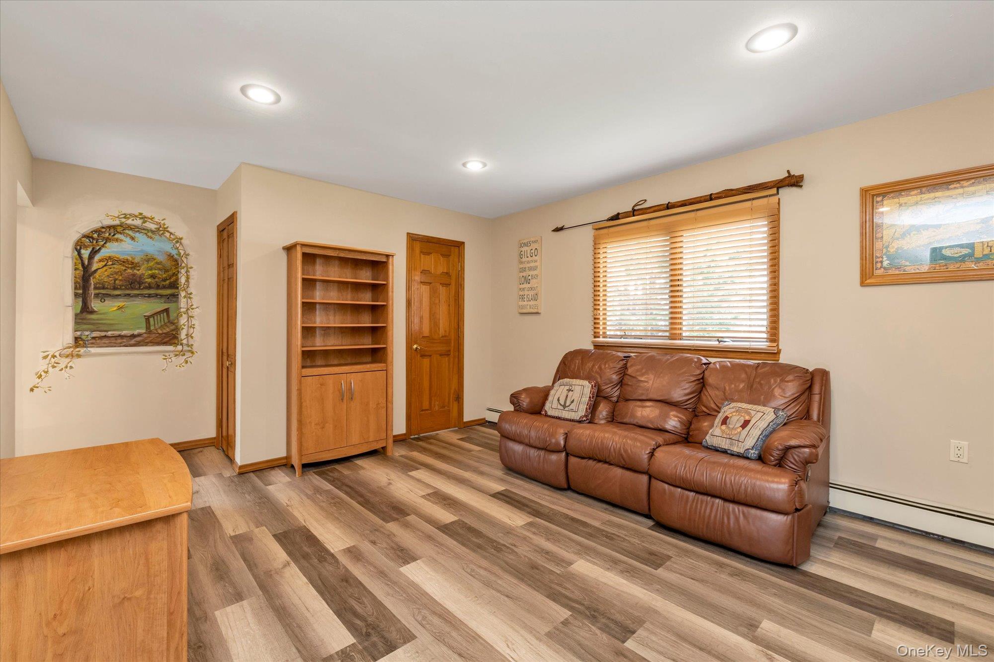 7 Freedom Court Property Photo 8