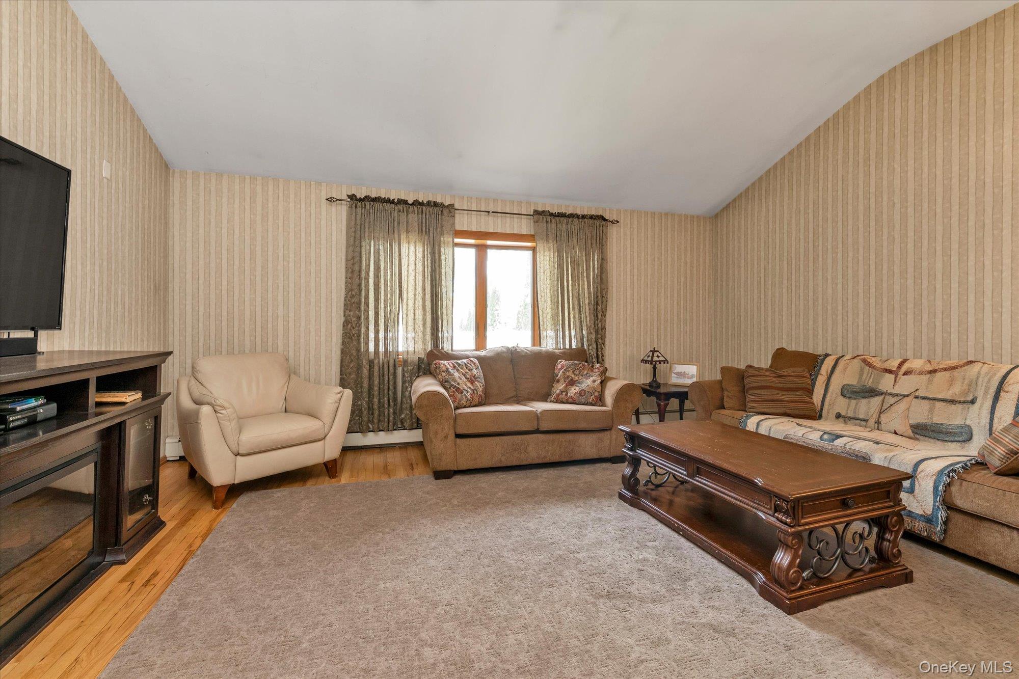 7 Freedom Court Property Photo 10