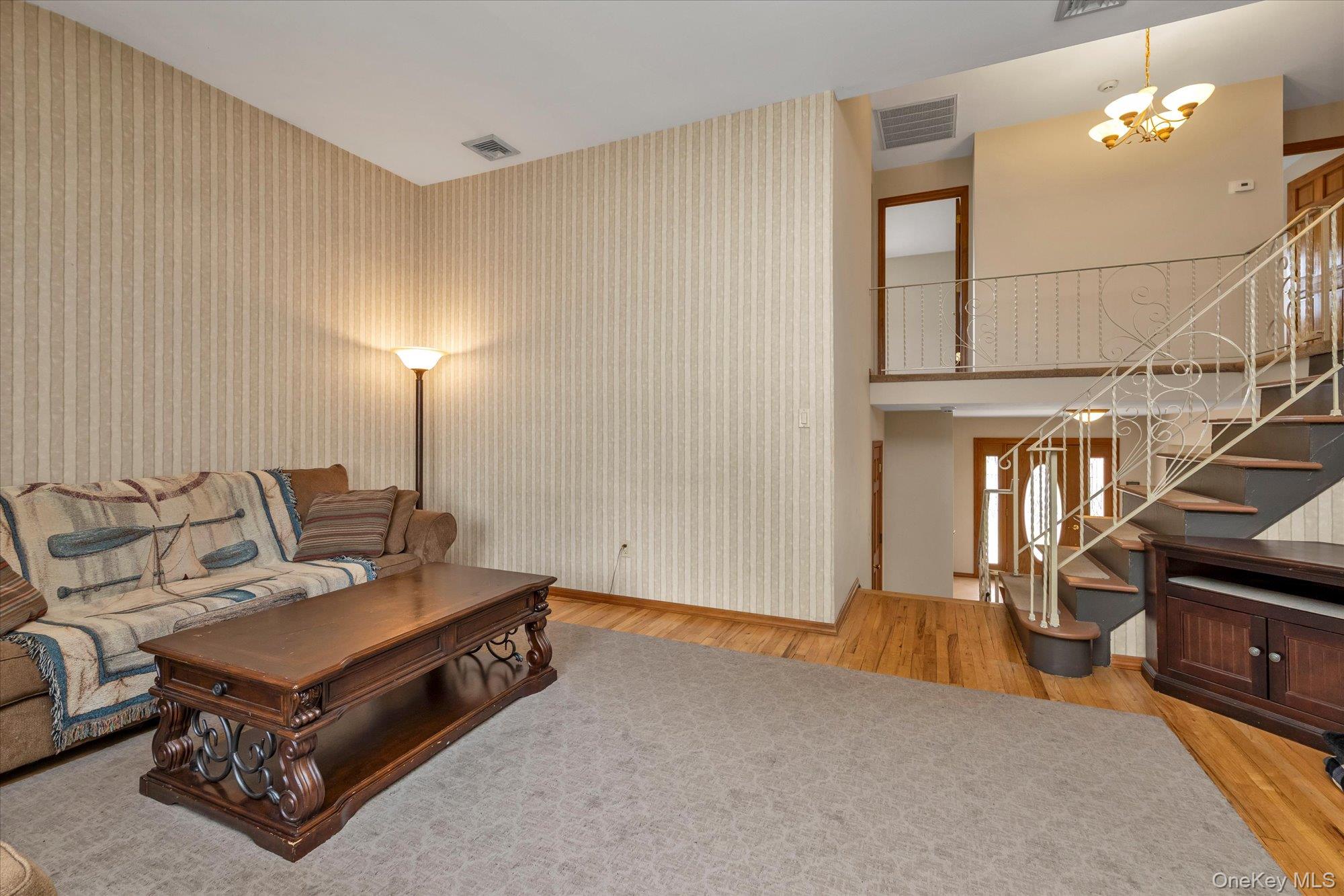 7 Freedom Court Property Photo 11