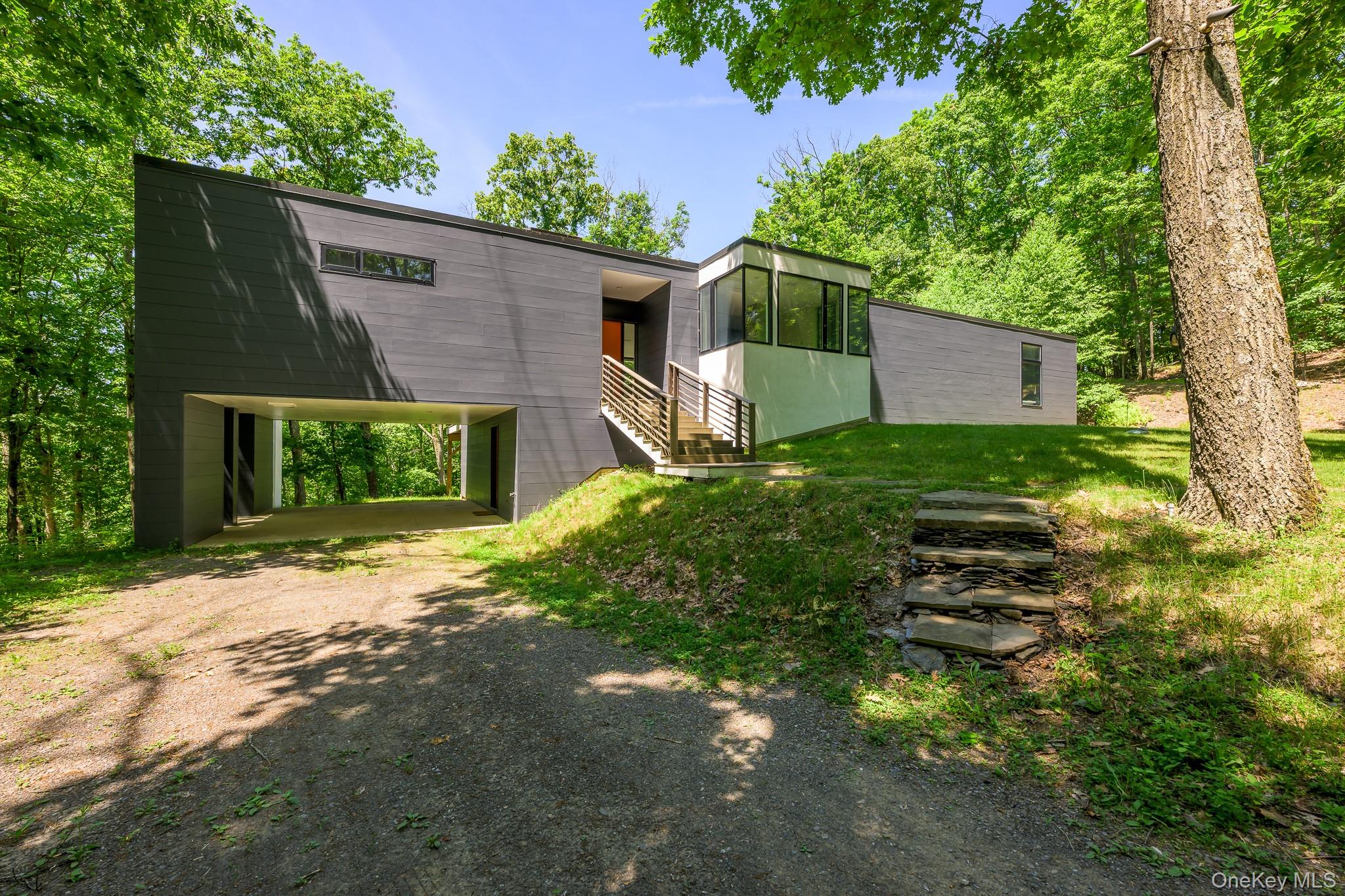 312 Sky Farm Road Property Photo 3