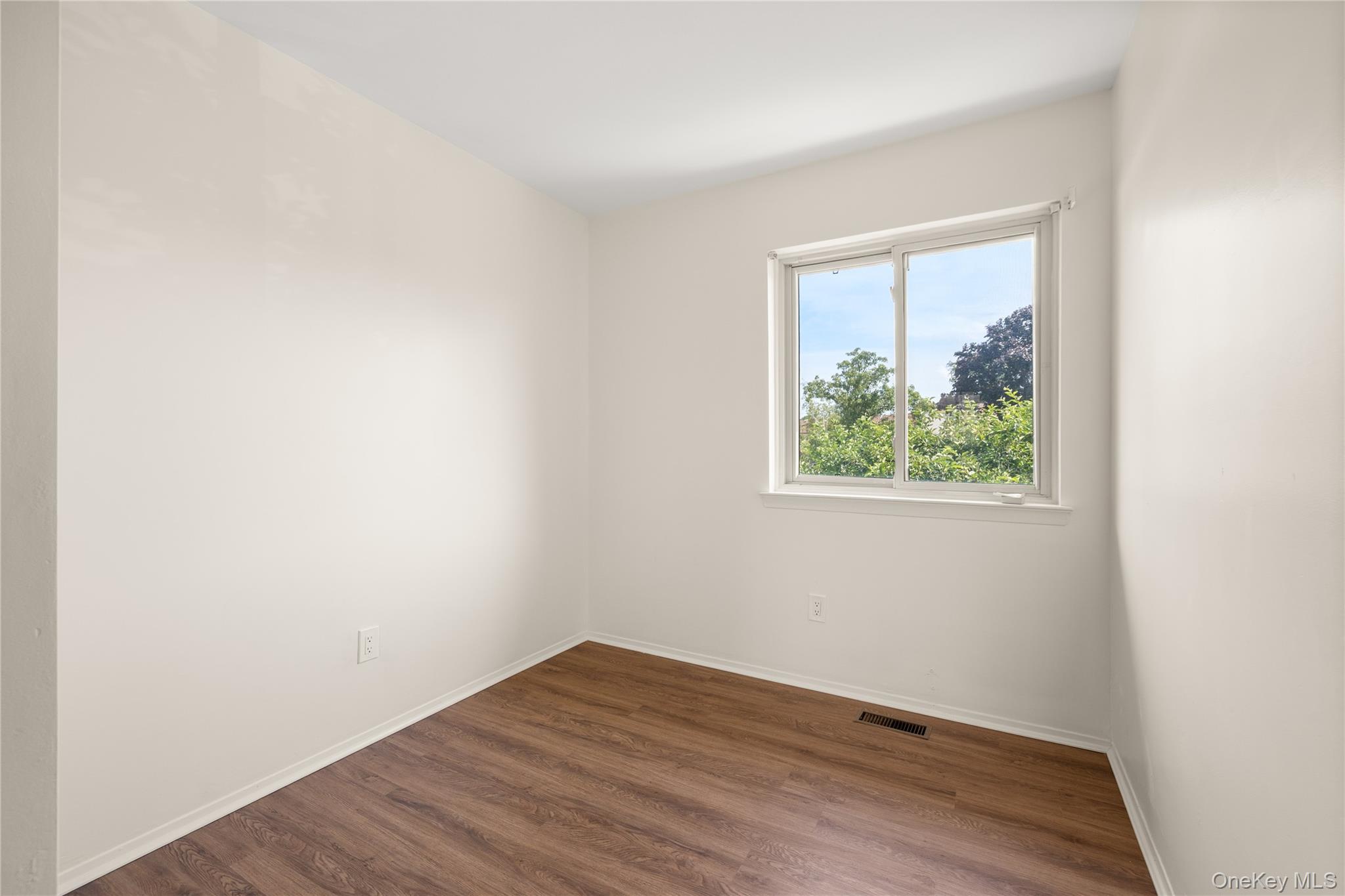 650 Newbridge Road 15 Property Photo 10