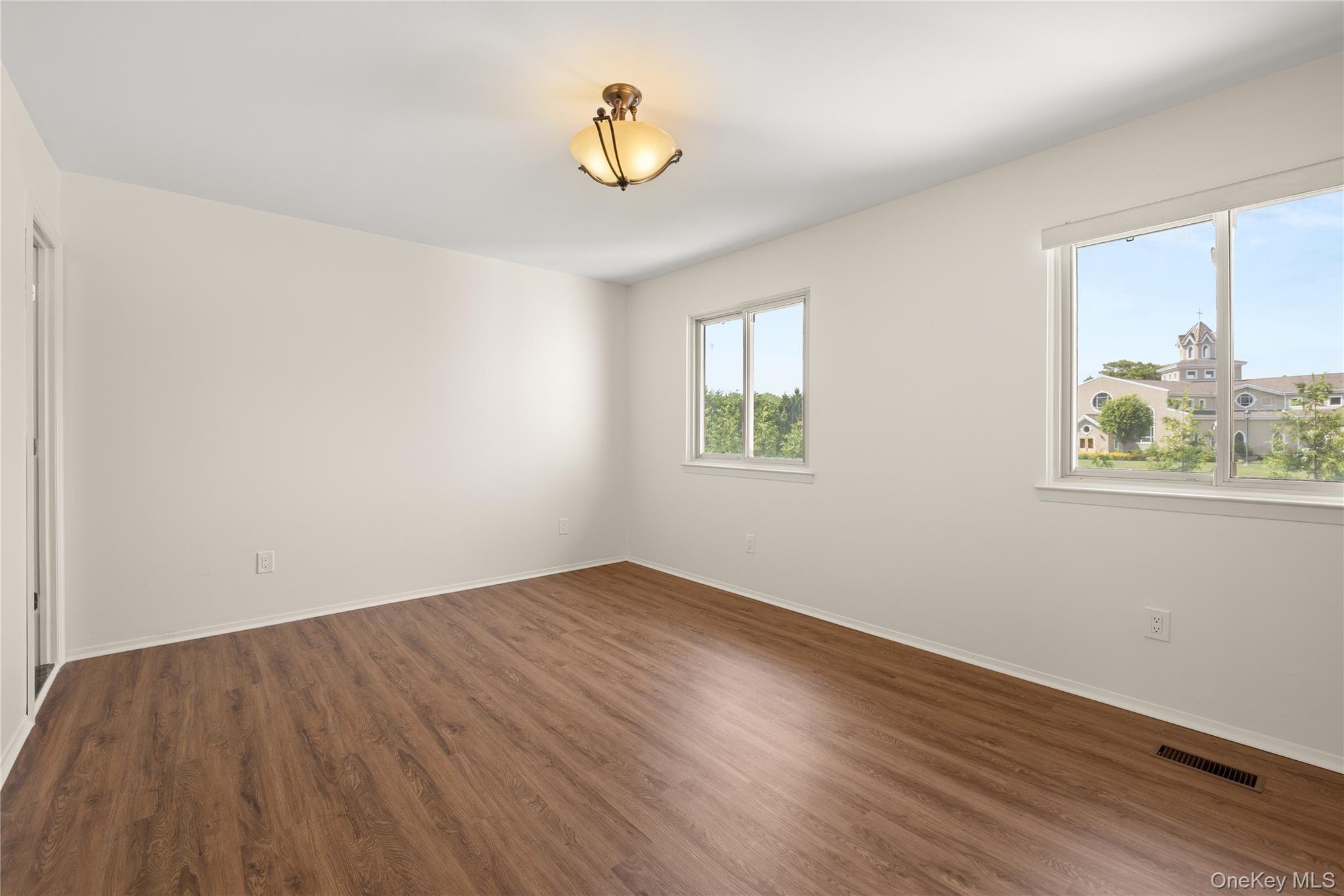 650 Newbridge Road 15 Property Photo 12