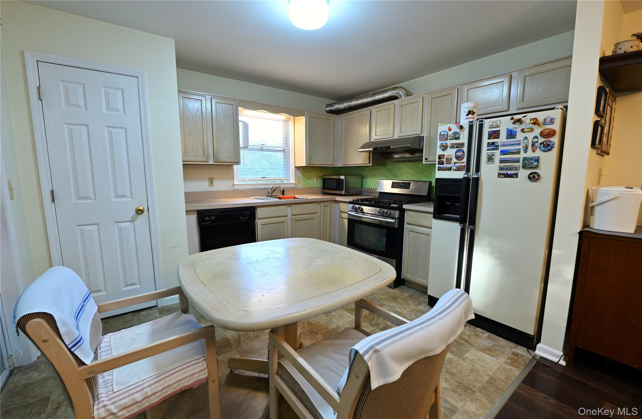 12 Walnut Lane Property Photo 8