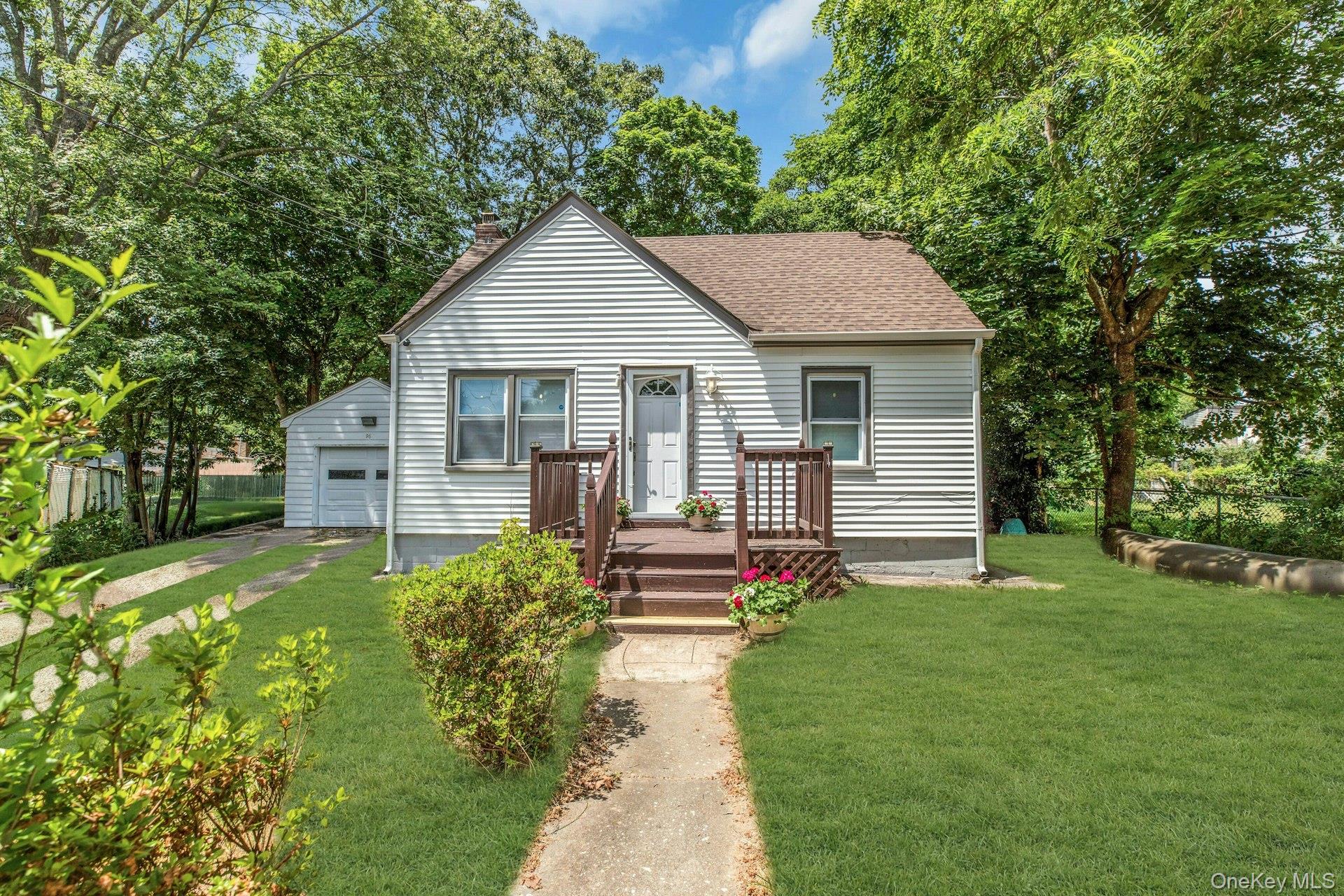 96 Washington Drive Property Photo 1