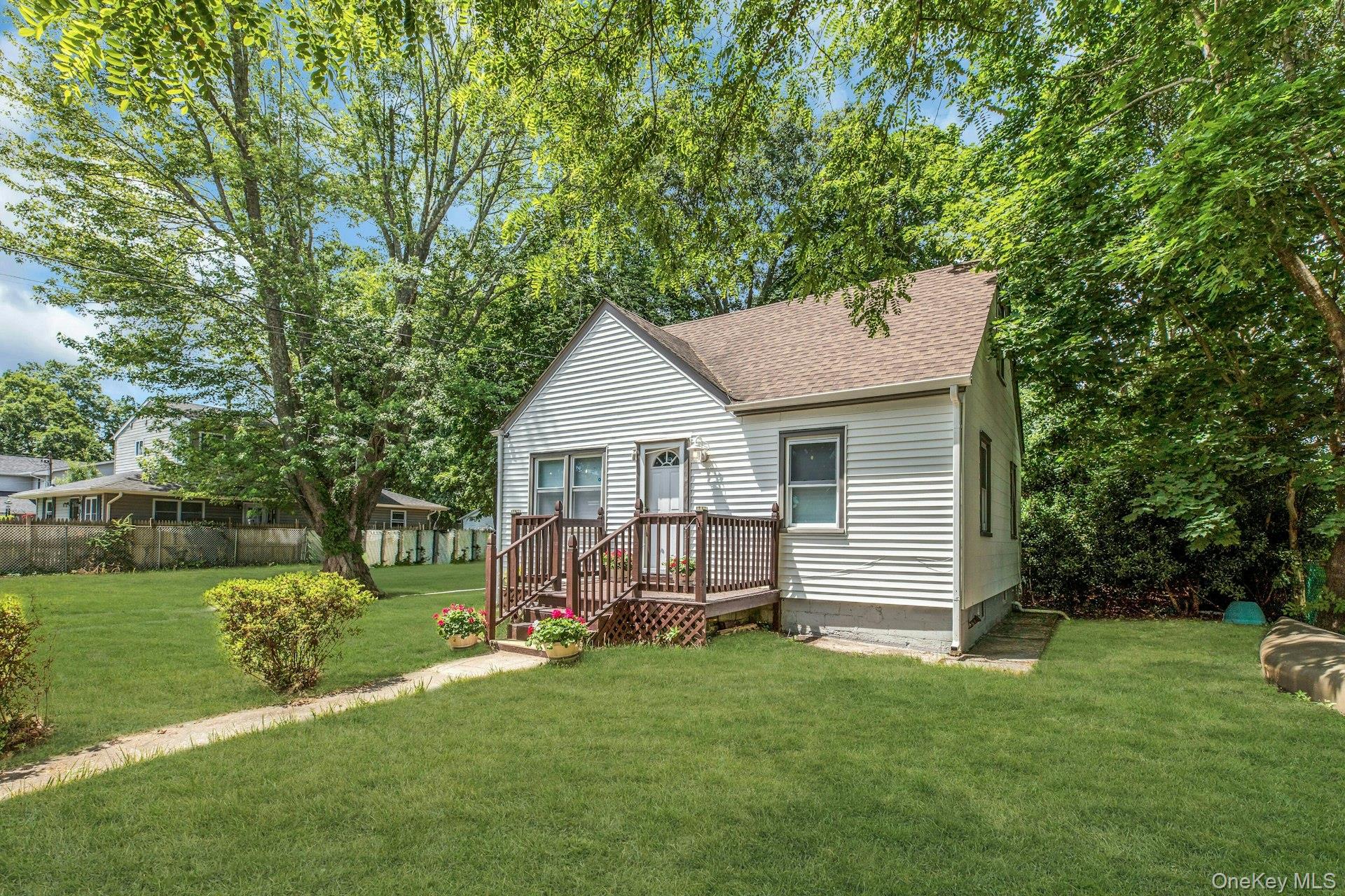 96 Washington Drive Property Photo 2