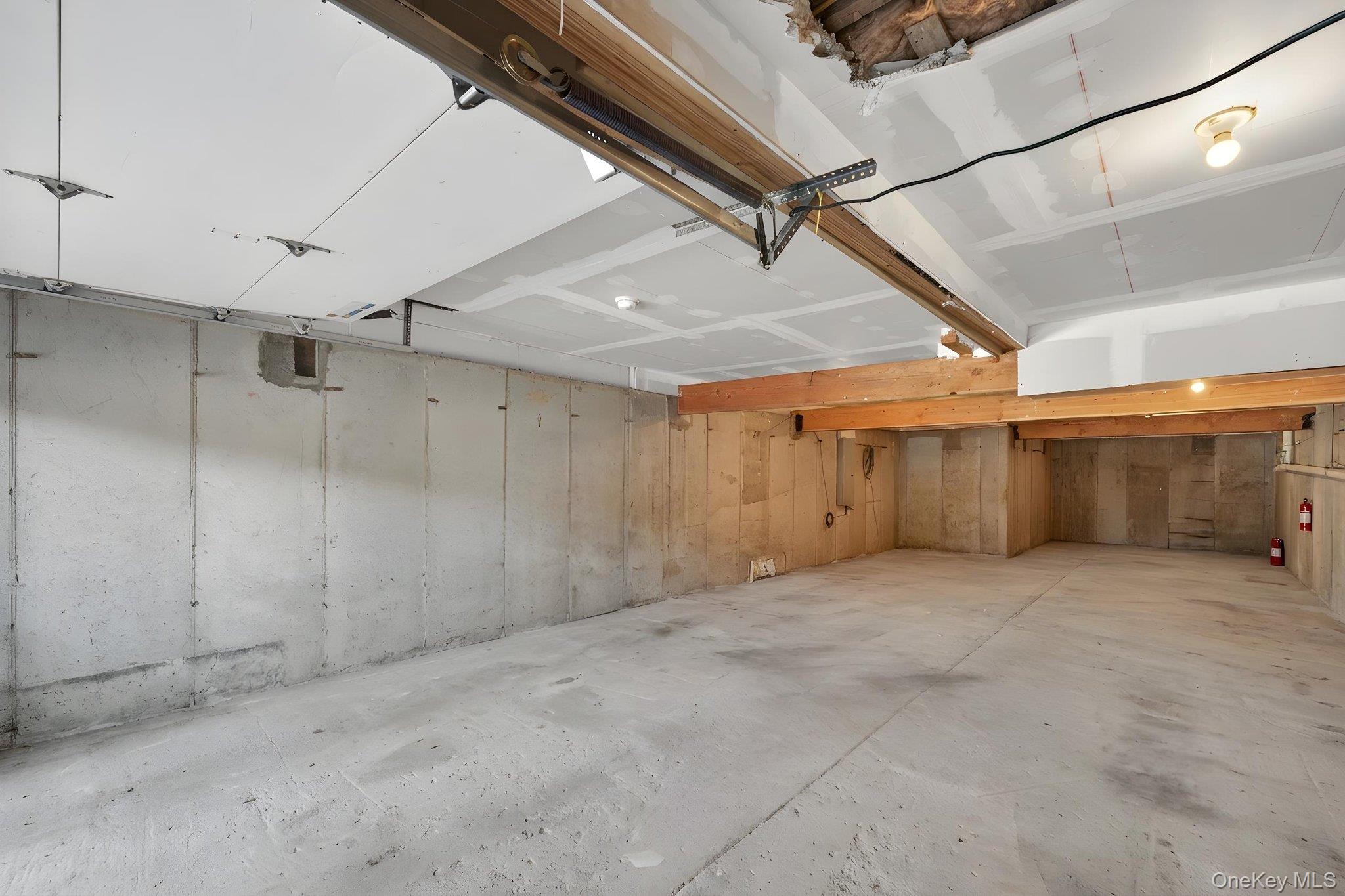 84 E Pine Street Property Photo 14
