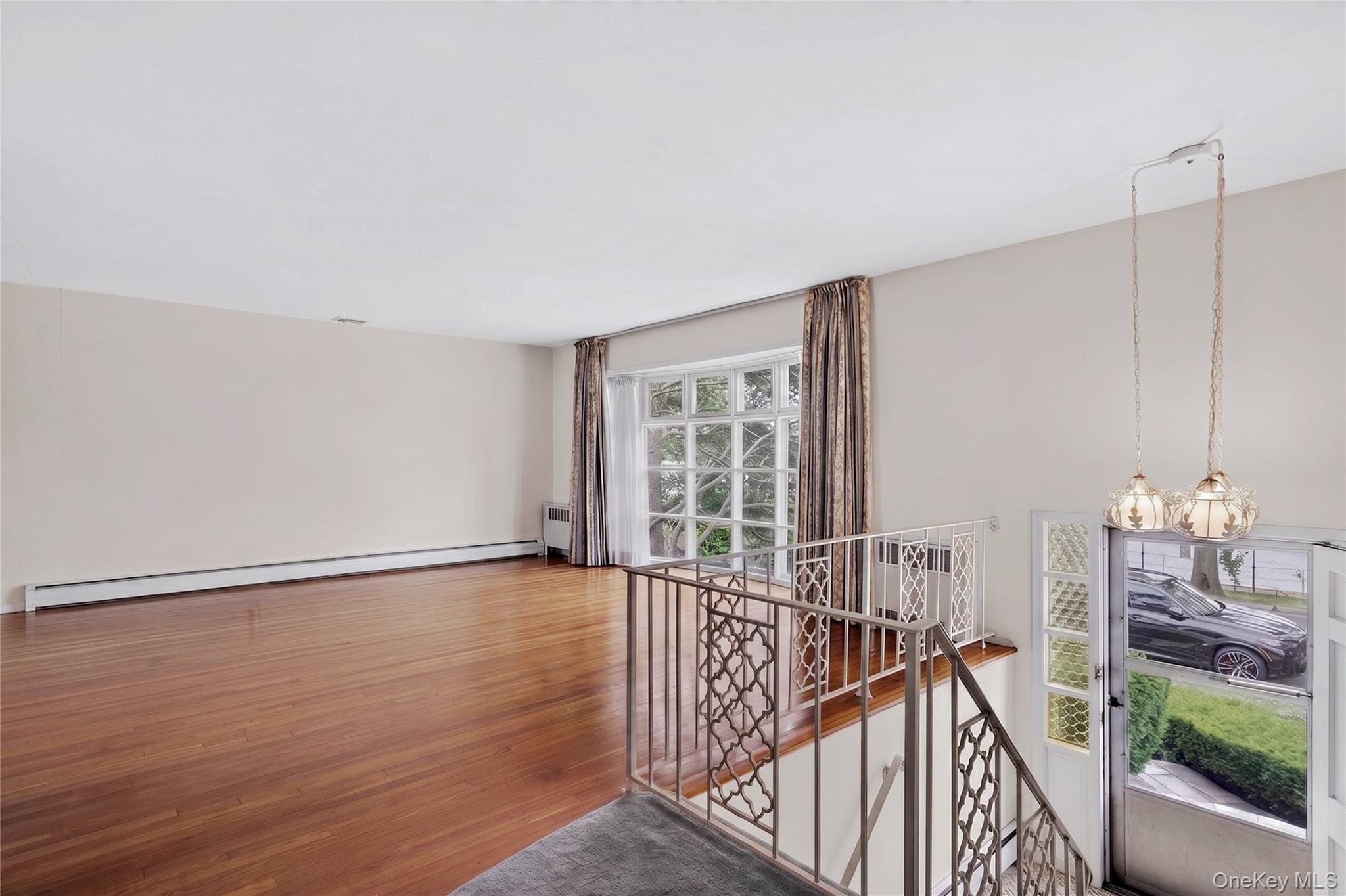 726 University Street Property Photo 3