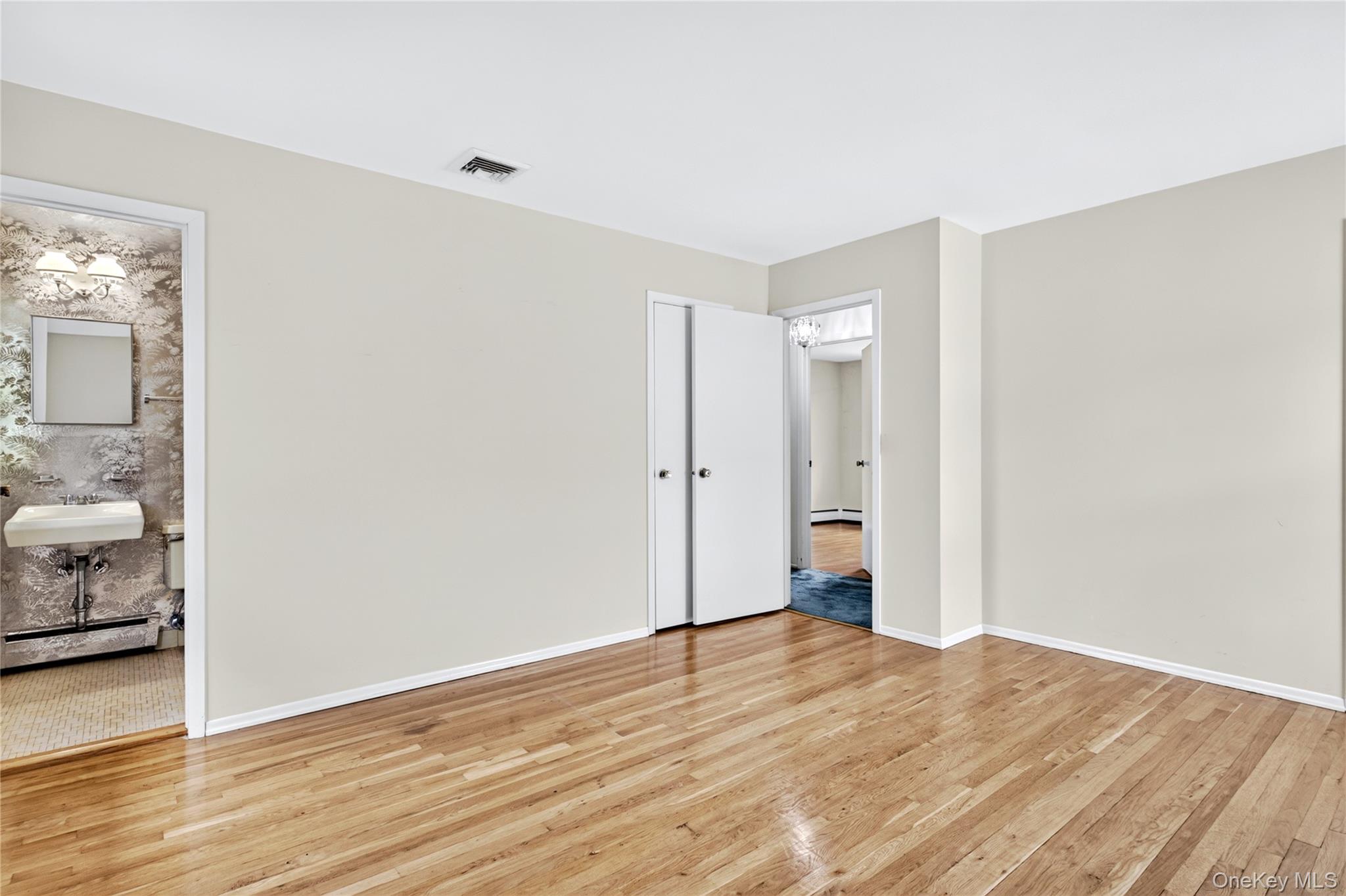 726 University Street Property Photo 11