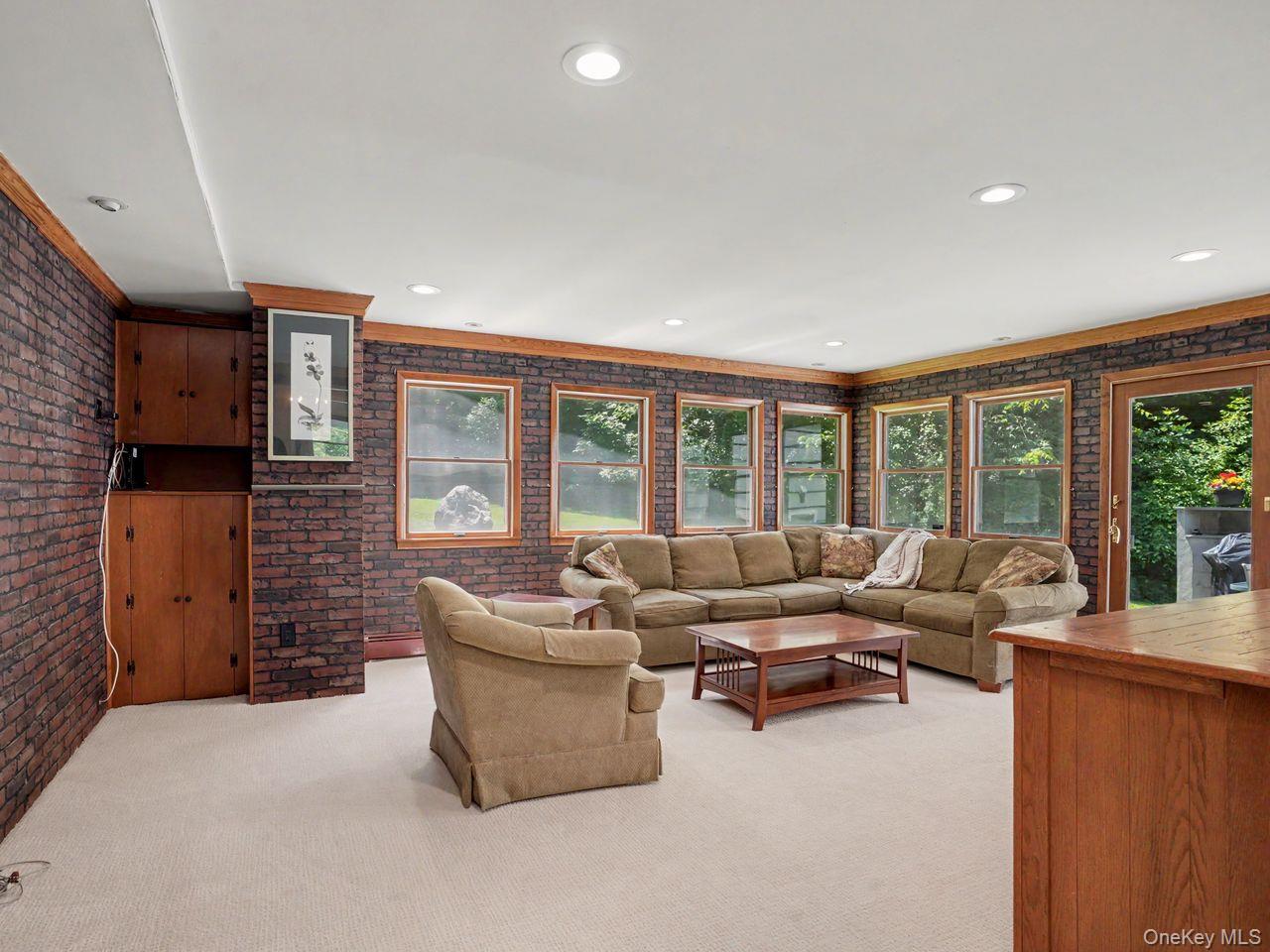 11 Leona Drive Property Photo 8