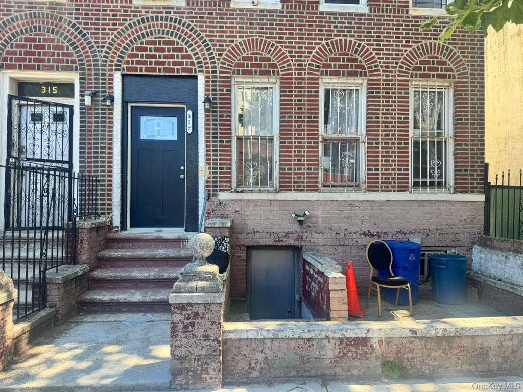 317 E 96th Street 2R Property Photo 1
