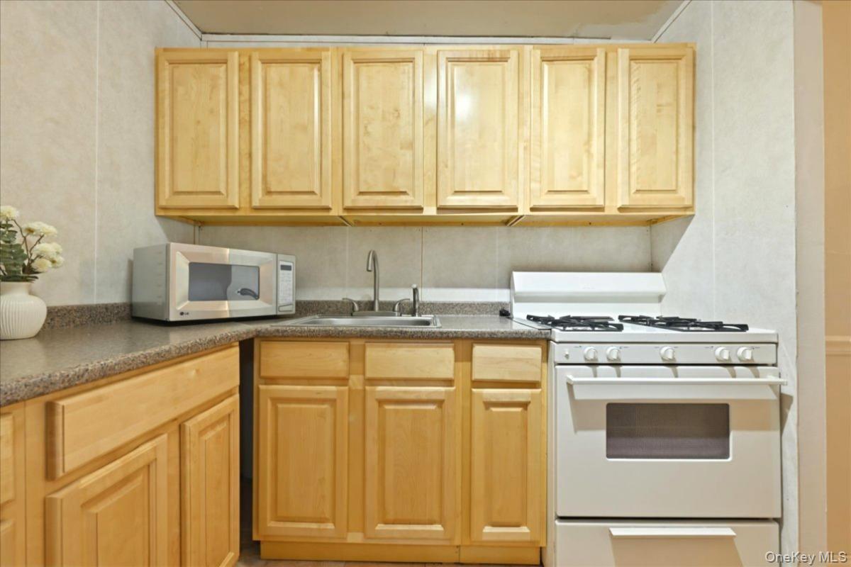 101 Lincoln Avenue 4k Property Photo 7