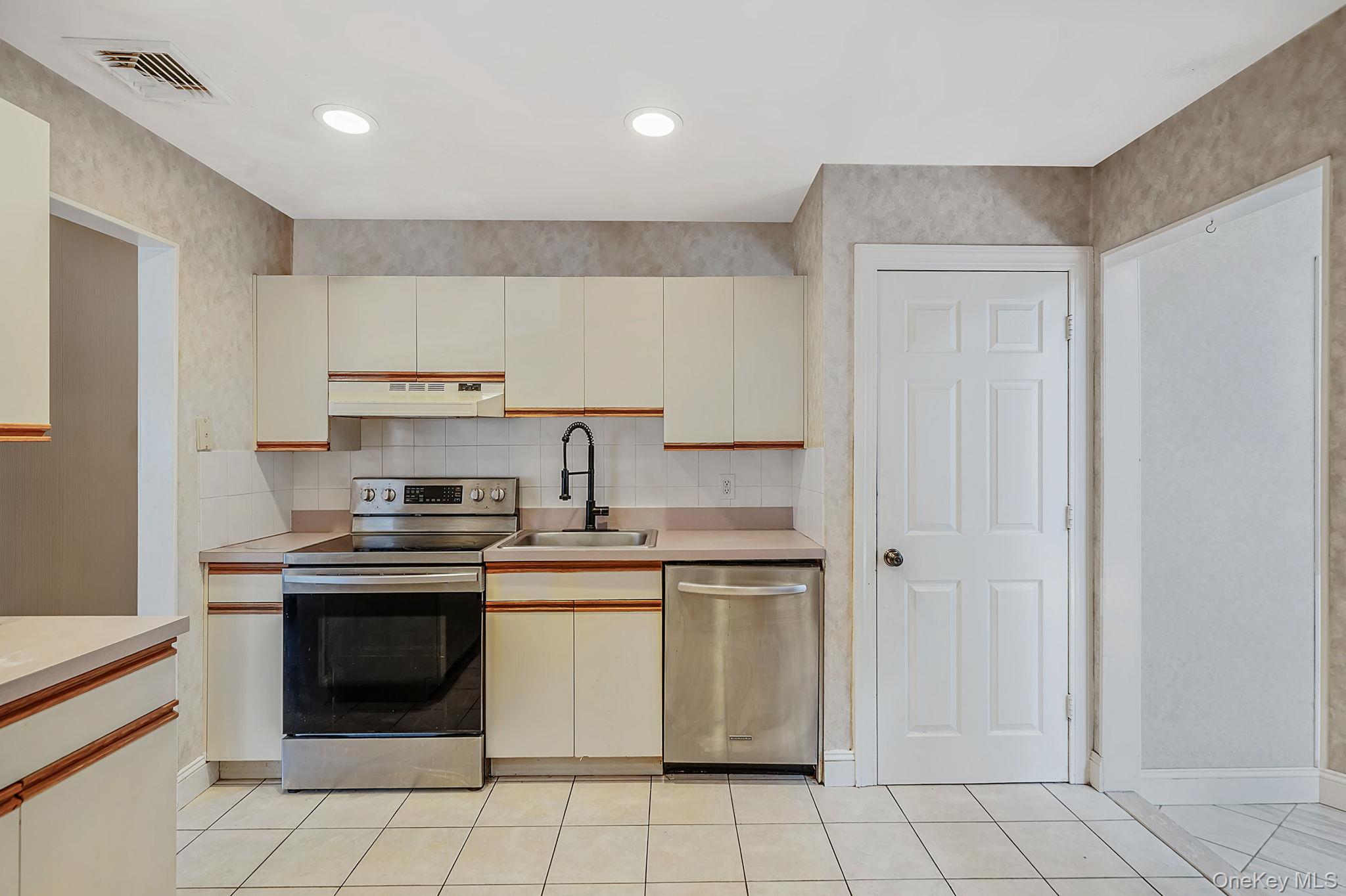 15 Edwin Avenue Property Photo 7