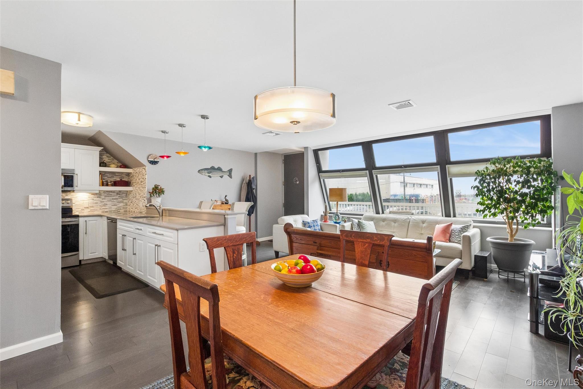 545 W Broadway A Property Photo 8