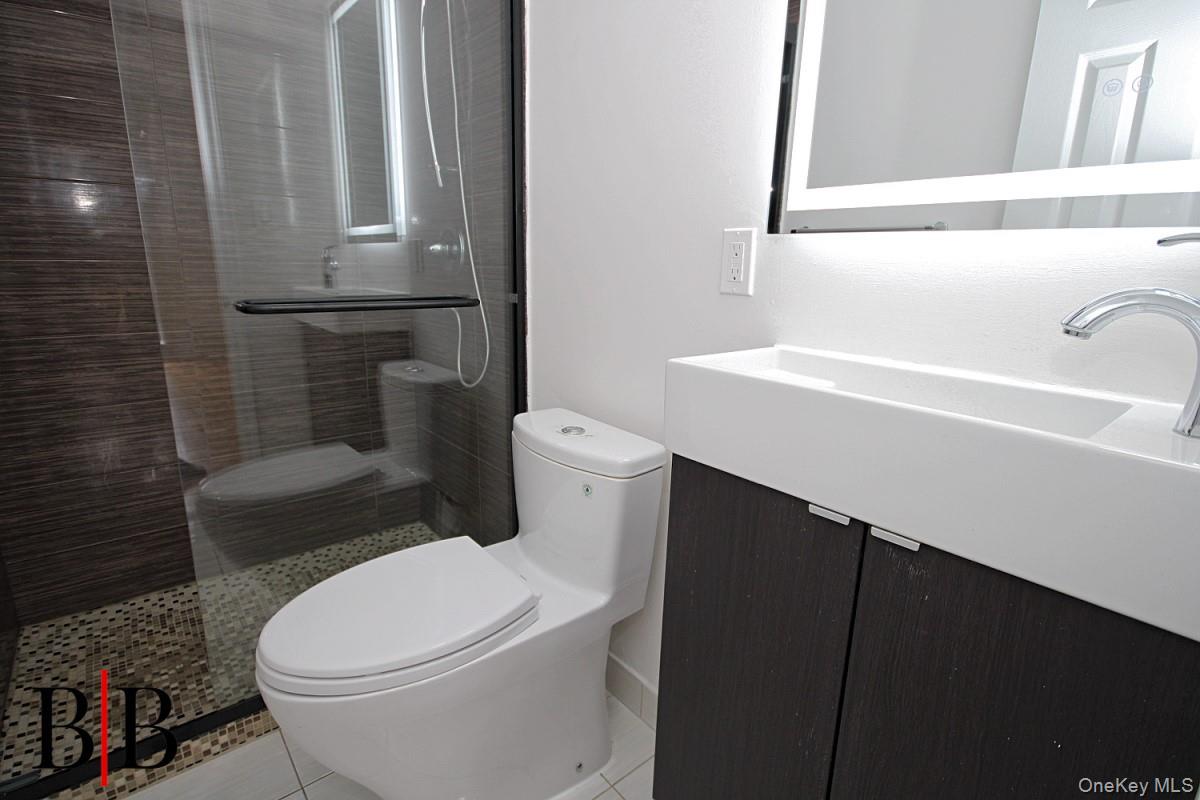 18 Cove Lane 7g Property Photo 16