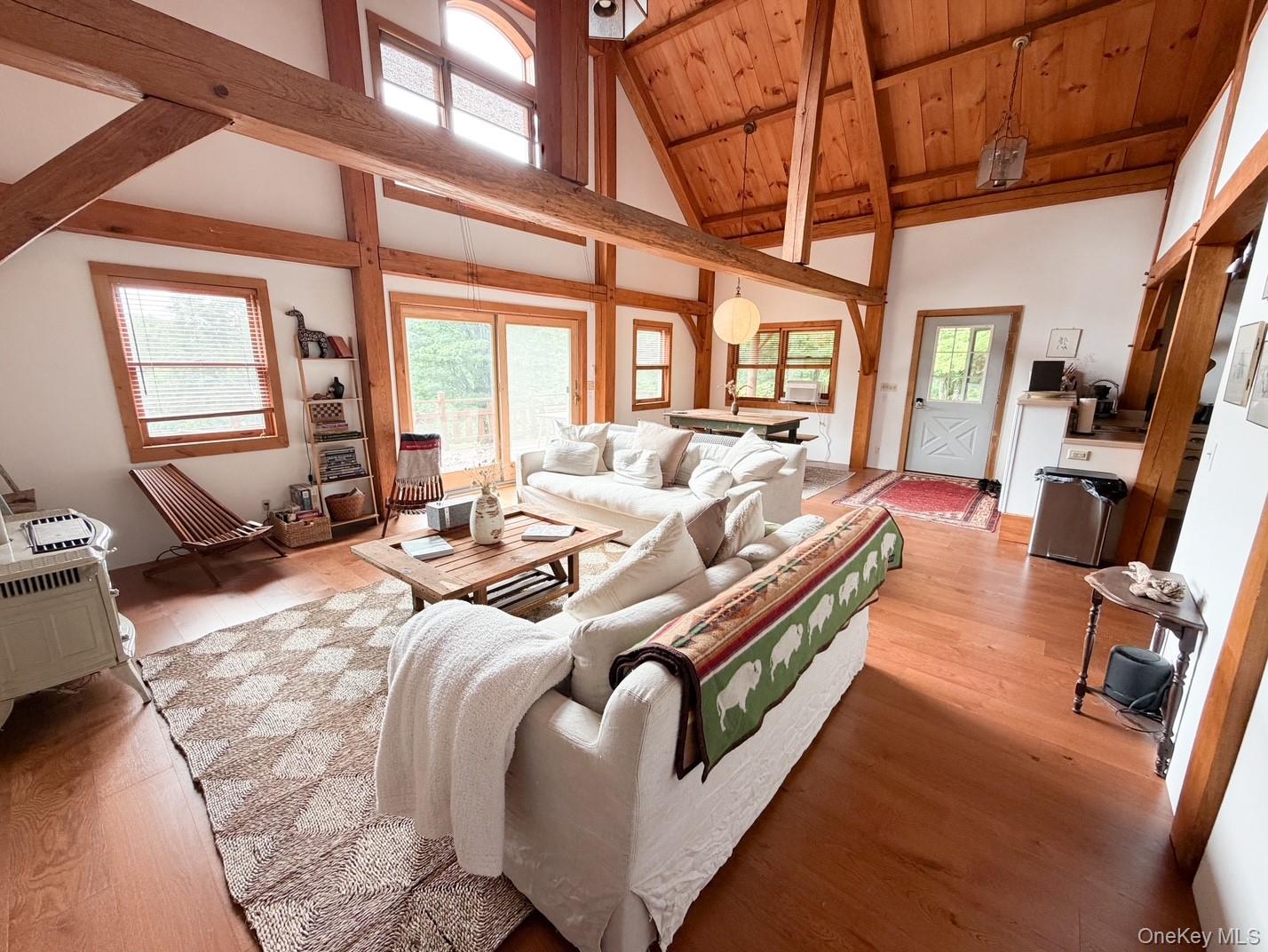 385 Sundown Road Property Photo 8