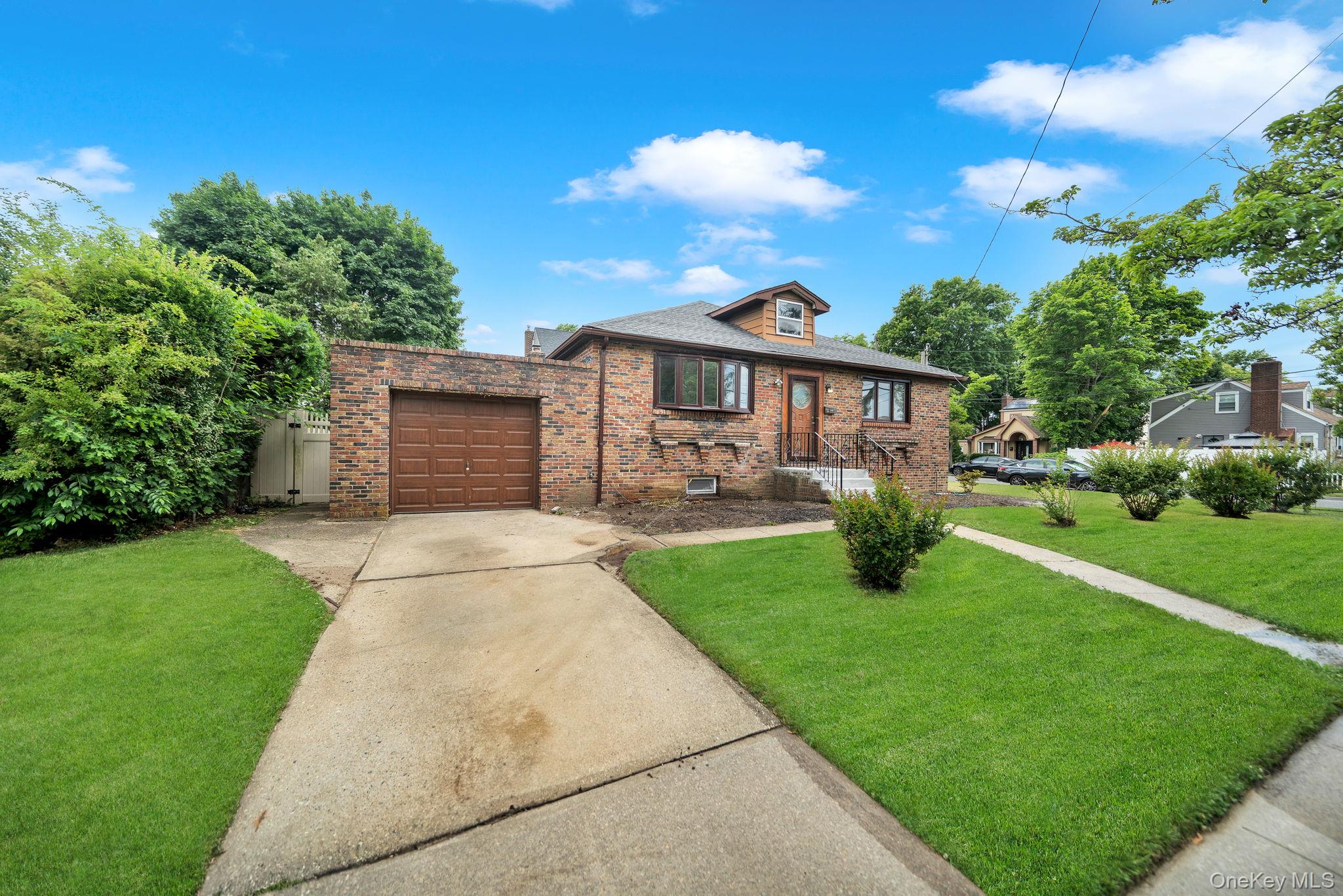 634 Leonard Avenue Property Photo 2