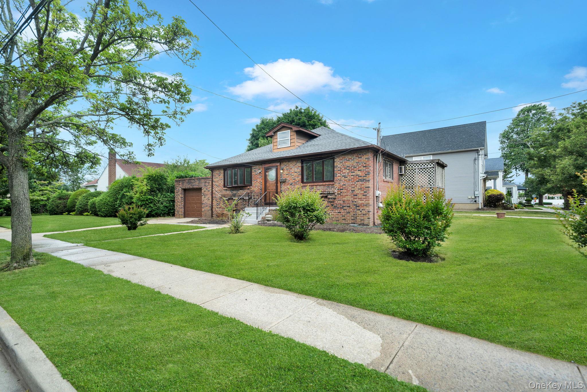 634 Leonard Avenue Property Photo 3