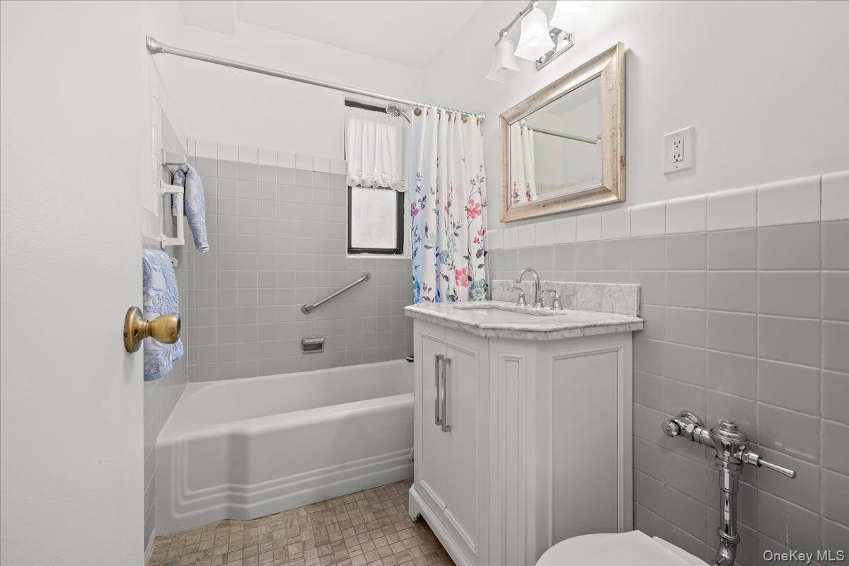 3601 Johnson Avenue 4o Property Photo 11