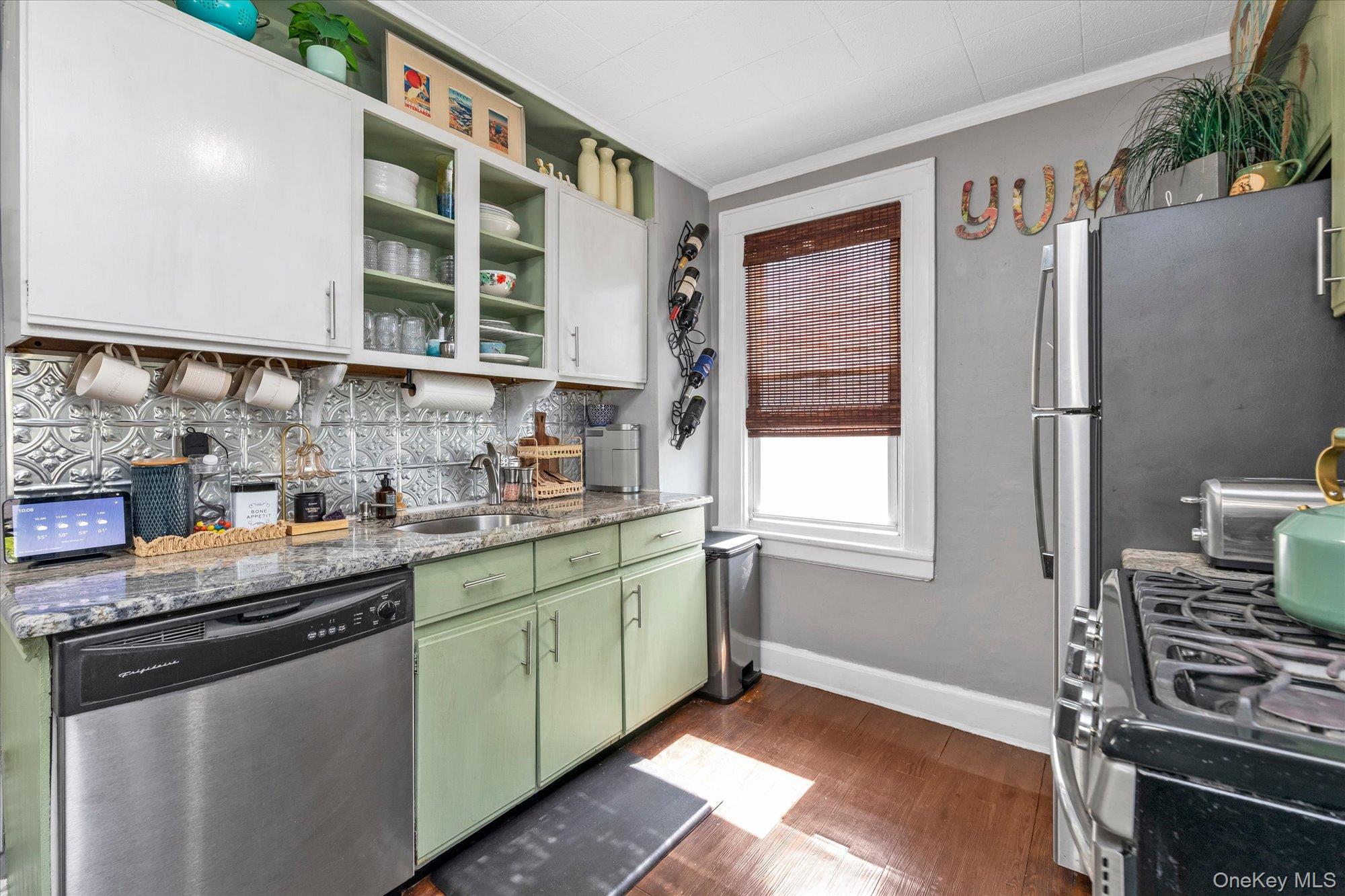 348 Hendrickson Avenue Property Photo 8