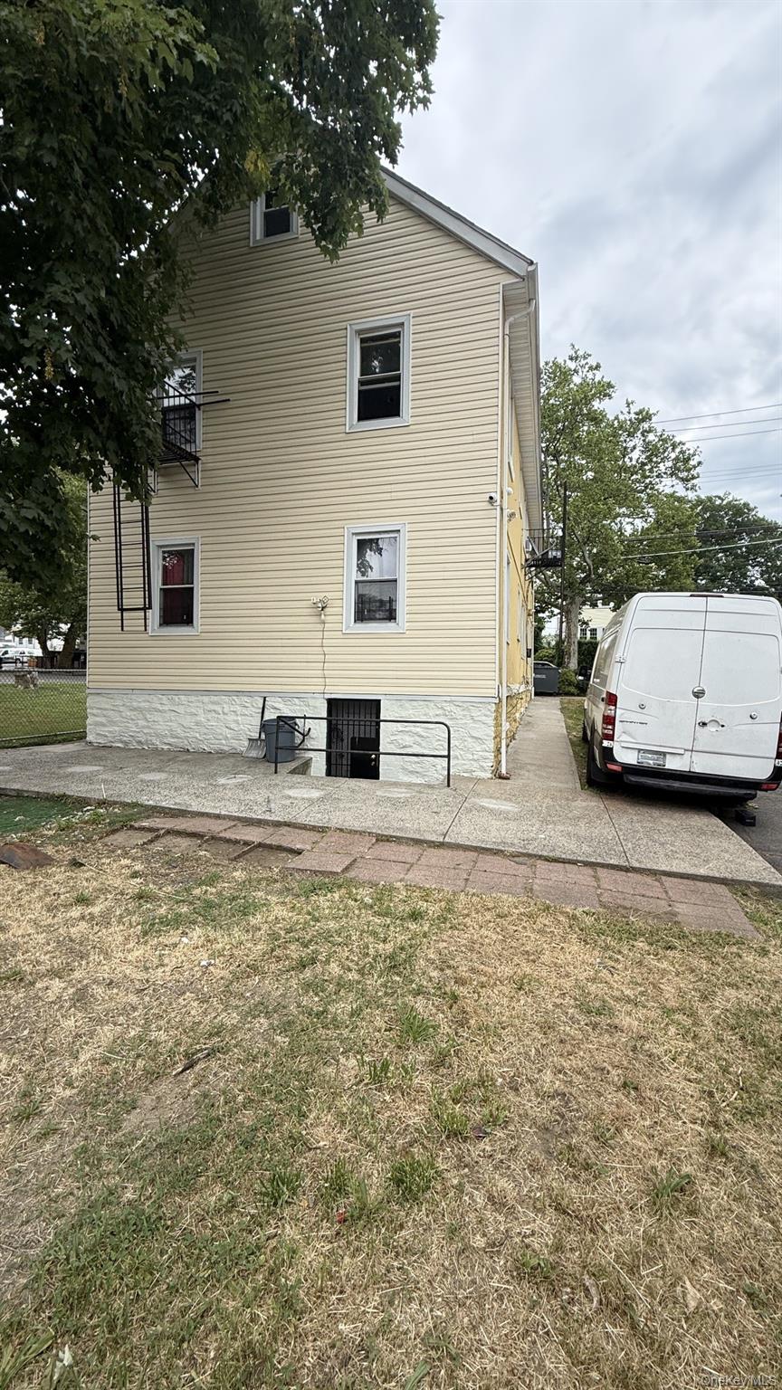 314 S 5th Ave Property Photo 5