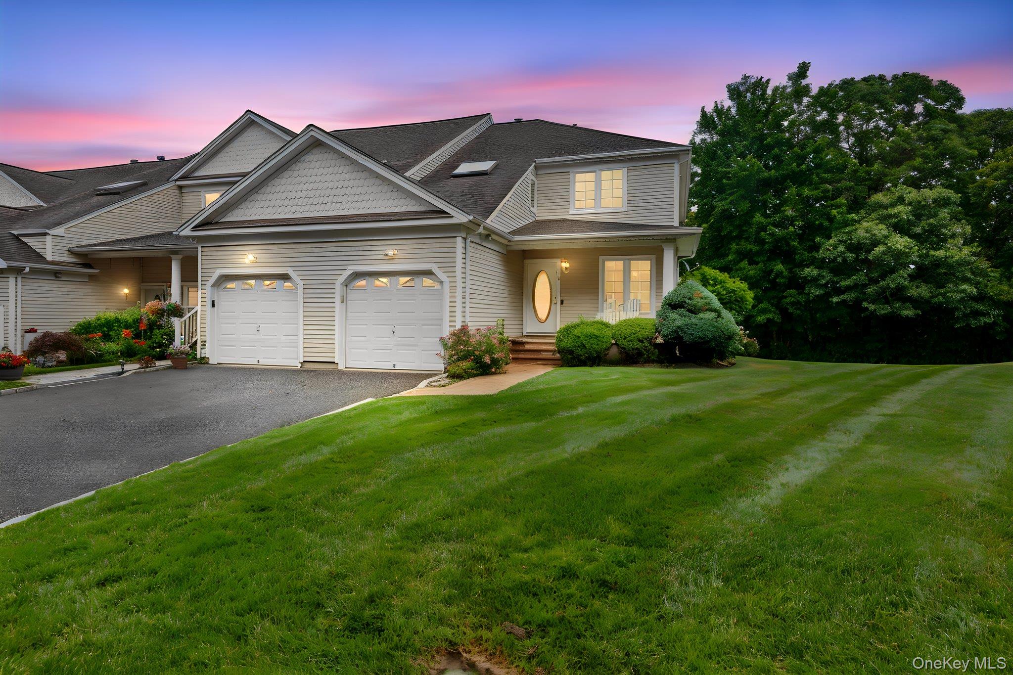 16 Lindbergh Circle Property Photo 1