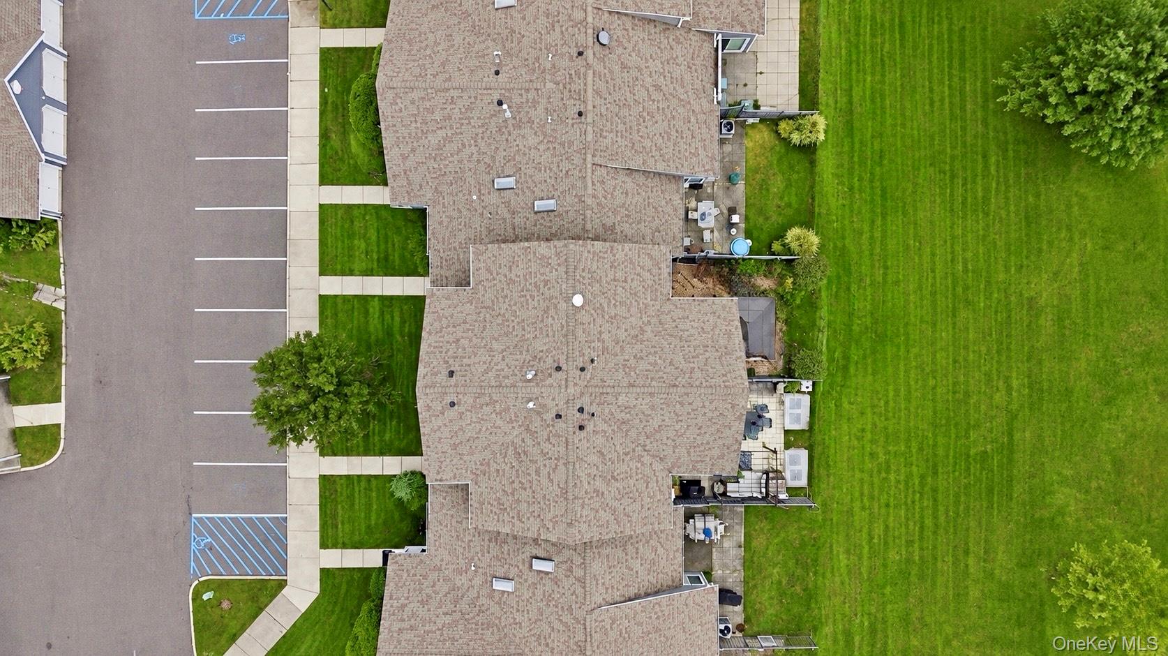 843 Spring Lake Drive Property Photo 4