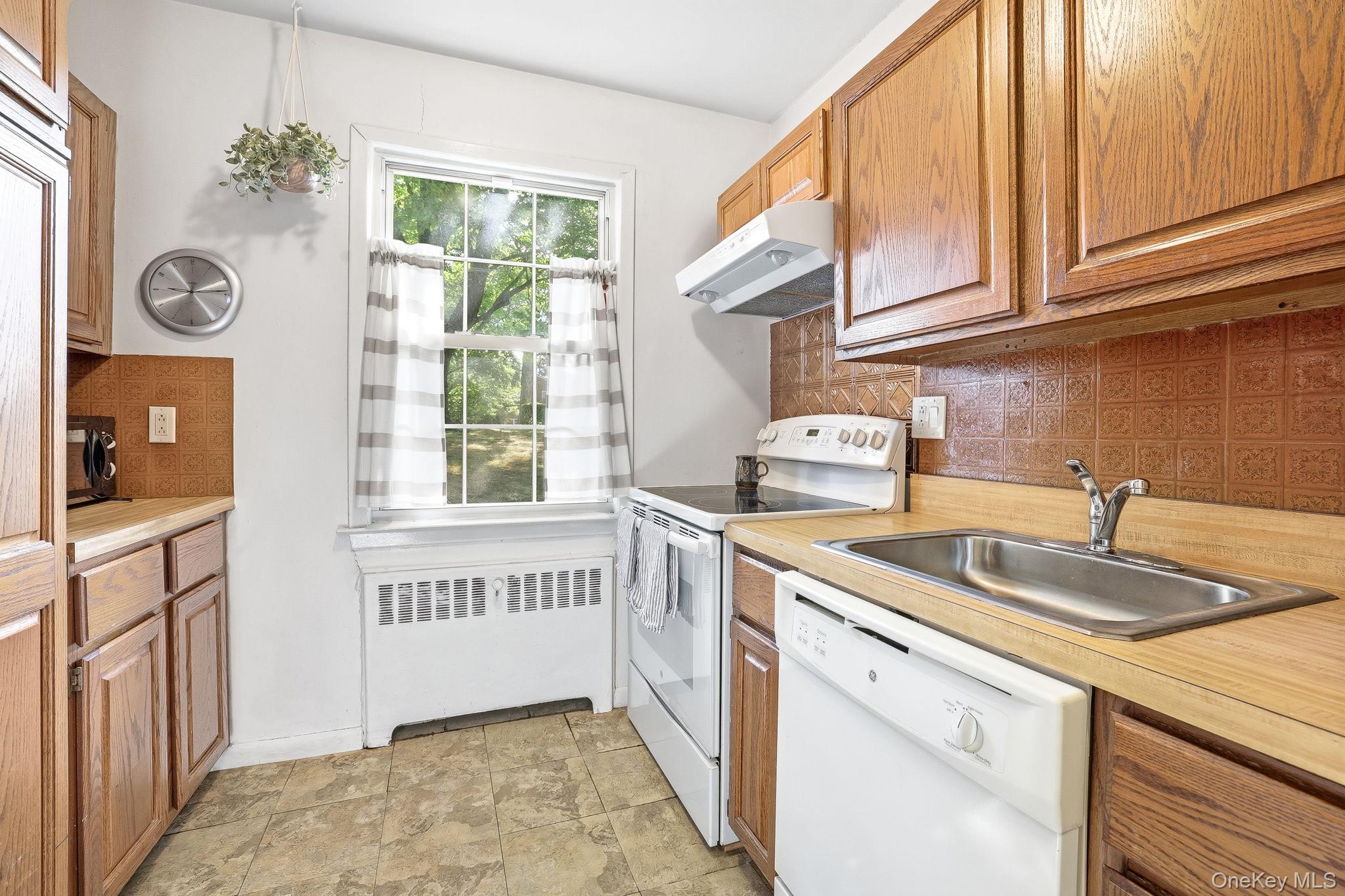182 Pinewood Road 25 Property Photo 3
