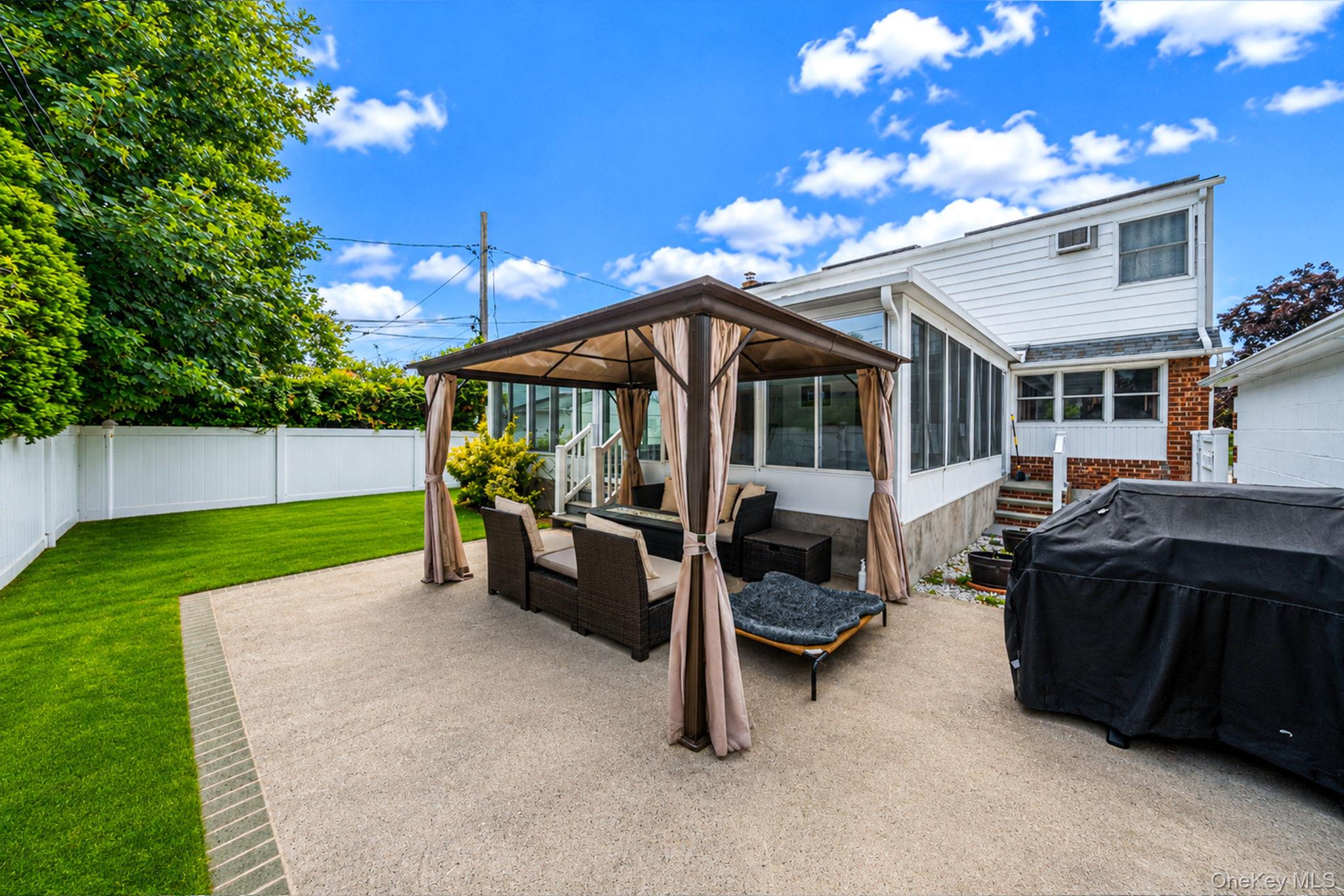 67 Douglas Drive Property Photo 4