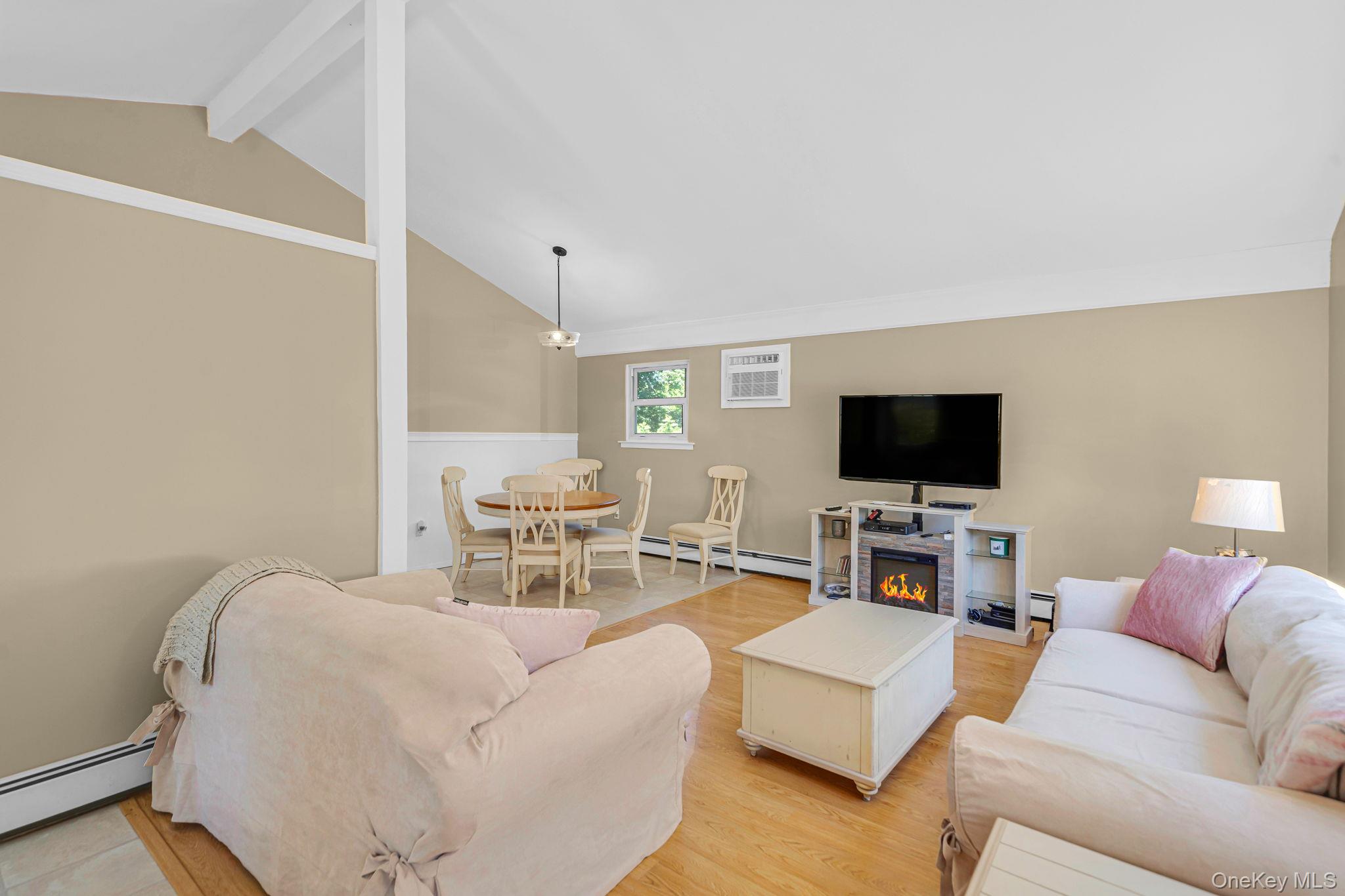46 Longfellow Drive Property Photo 4