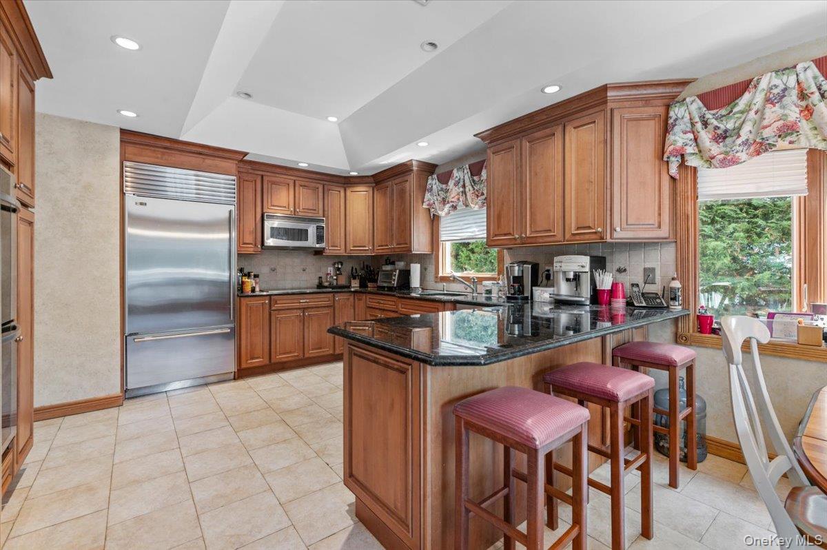 100 Cabot Road Property Photo 6