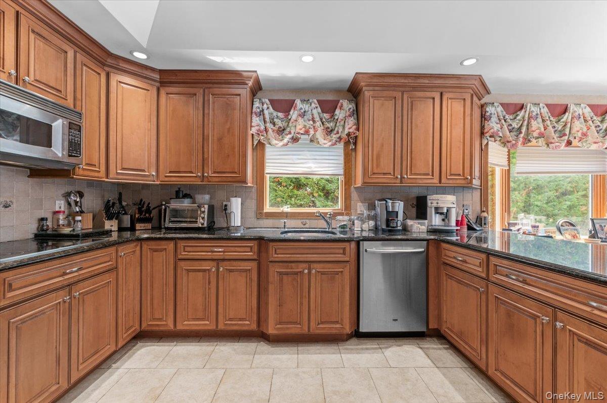 100 Cabot Road Property Photo 8
