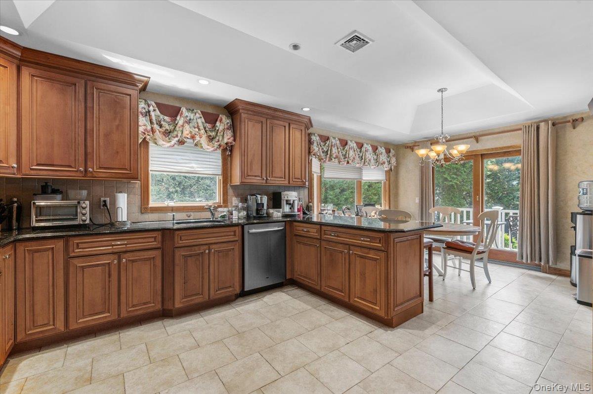 100 Cabot Road Property Photo 10