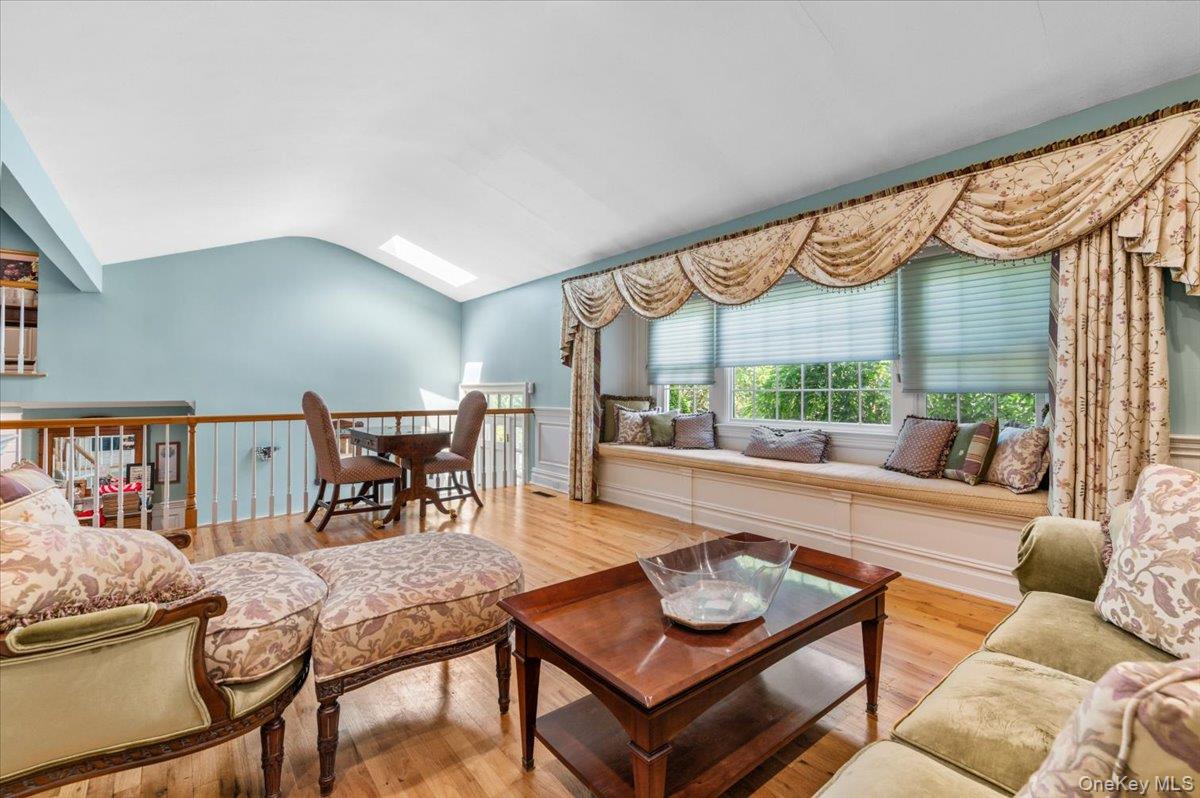 100 Cabot Road Property Photo 15