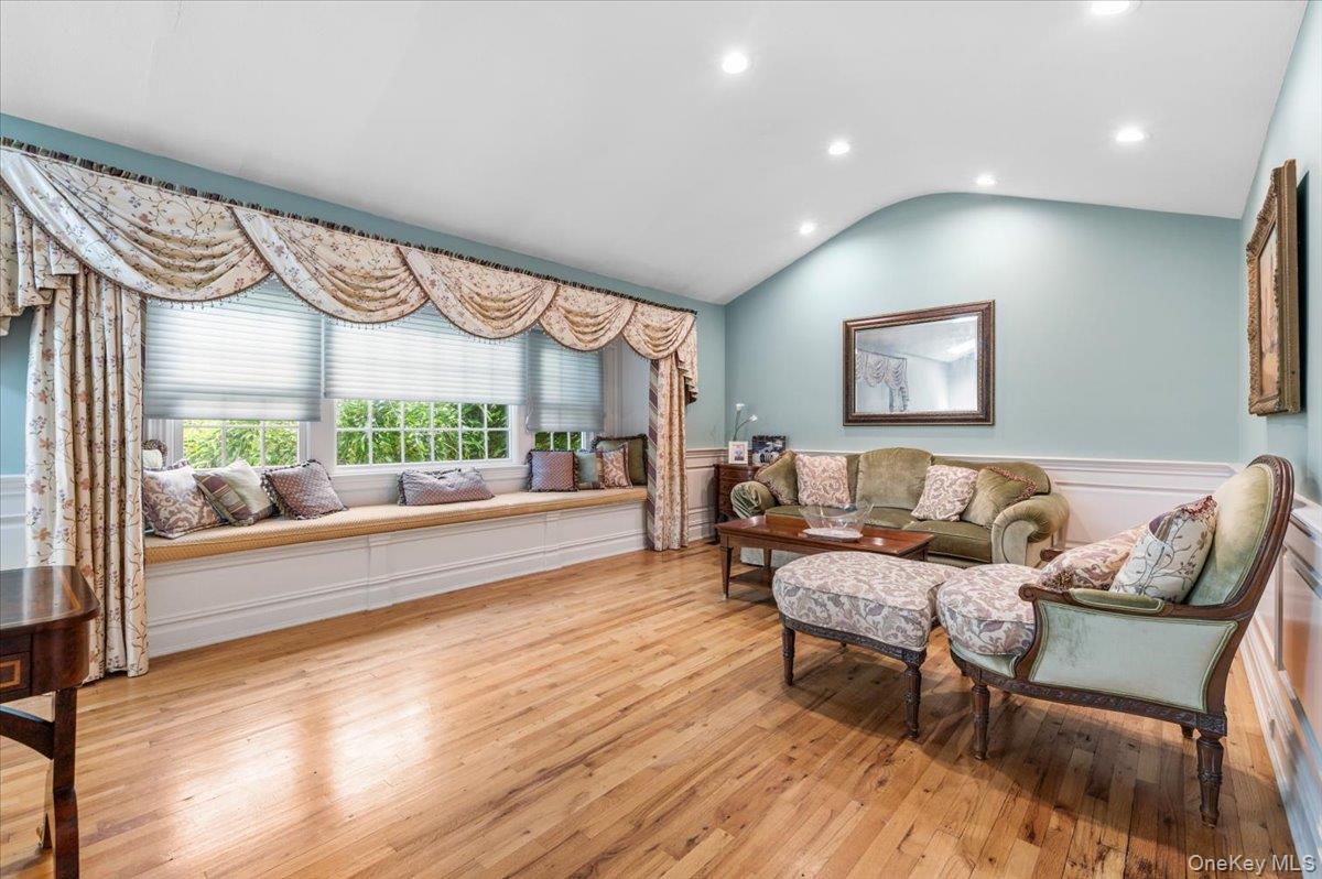 100 Cabot Road Property Photo 16