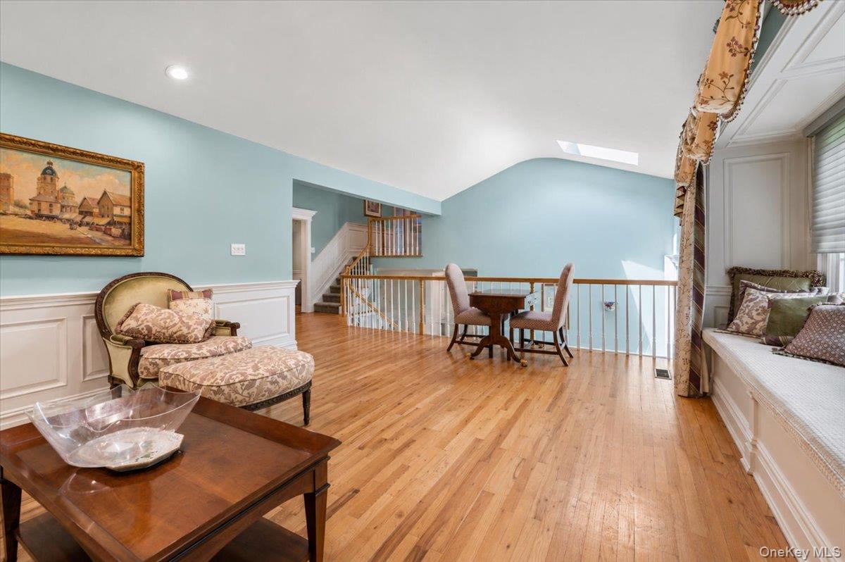 100 Cabot Road Property Photo 17
