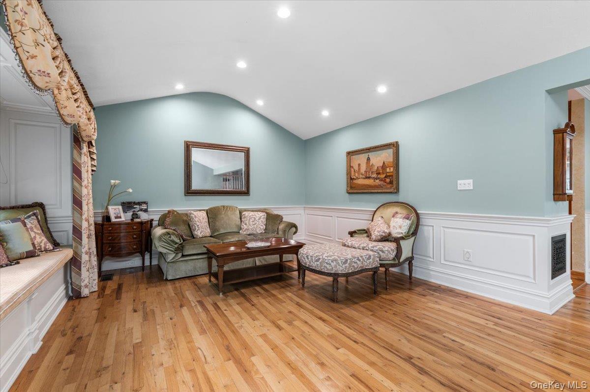 100 Cabot Road Property Photo 19