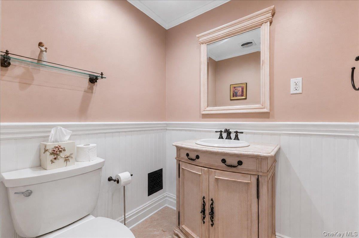 100 Cabot Road Property Photo 21