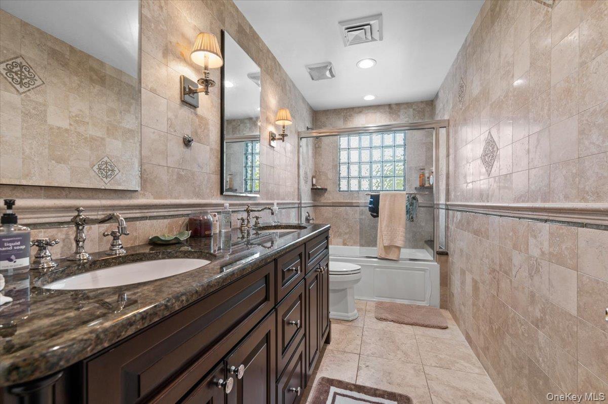 100 Cabot Road Property Photo 23