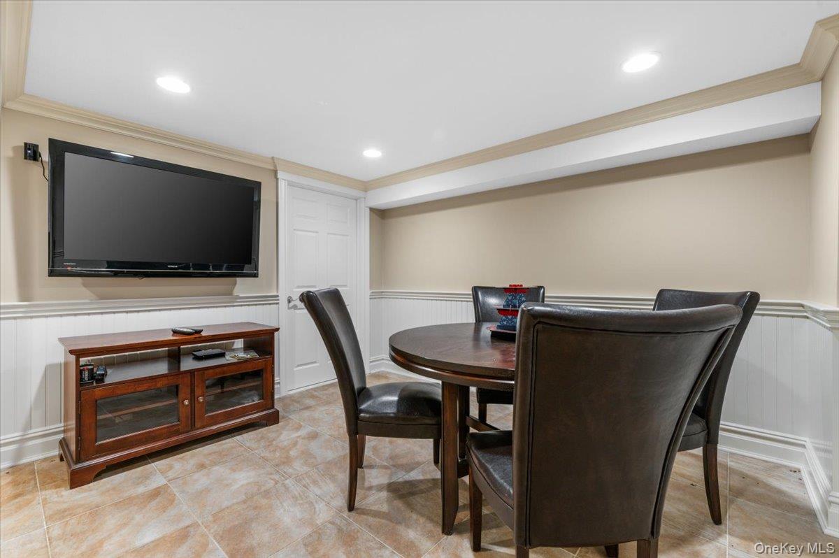 100 Cabot Road Property Photo 30
