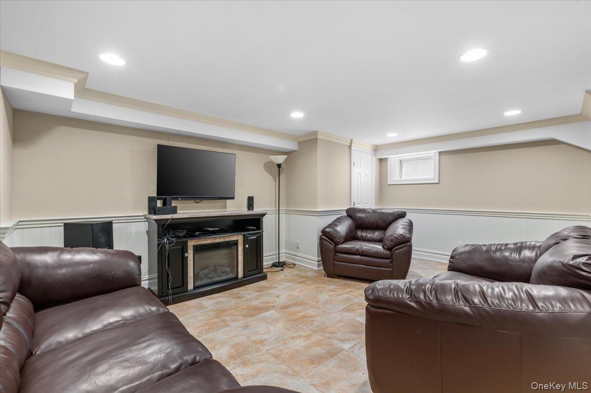 100 Cabot Road Property Photo 32