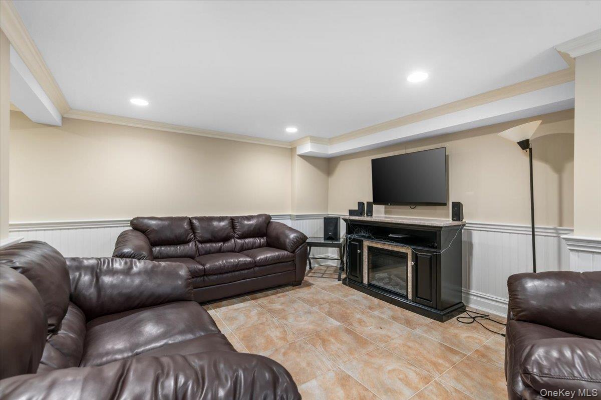 100 Cabot Road Property Photo 33