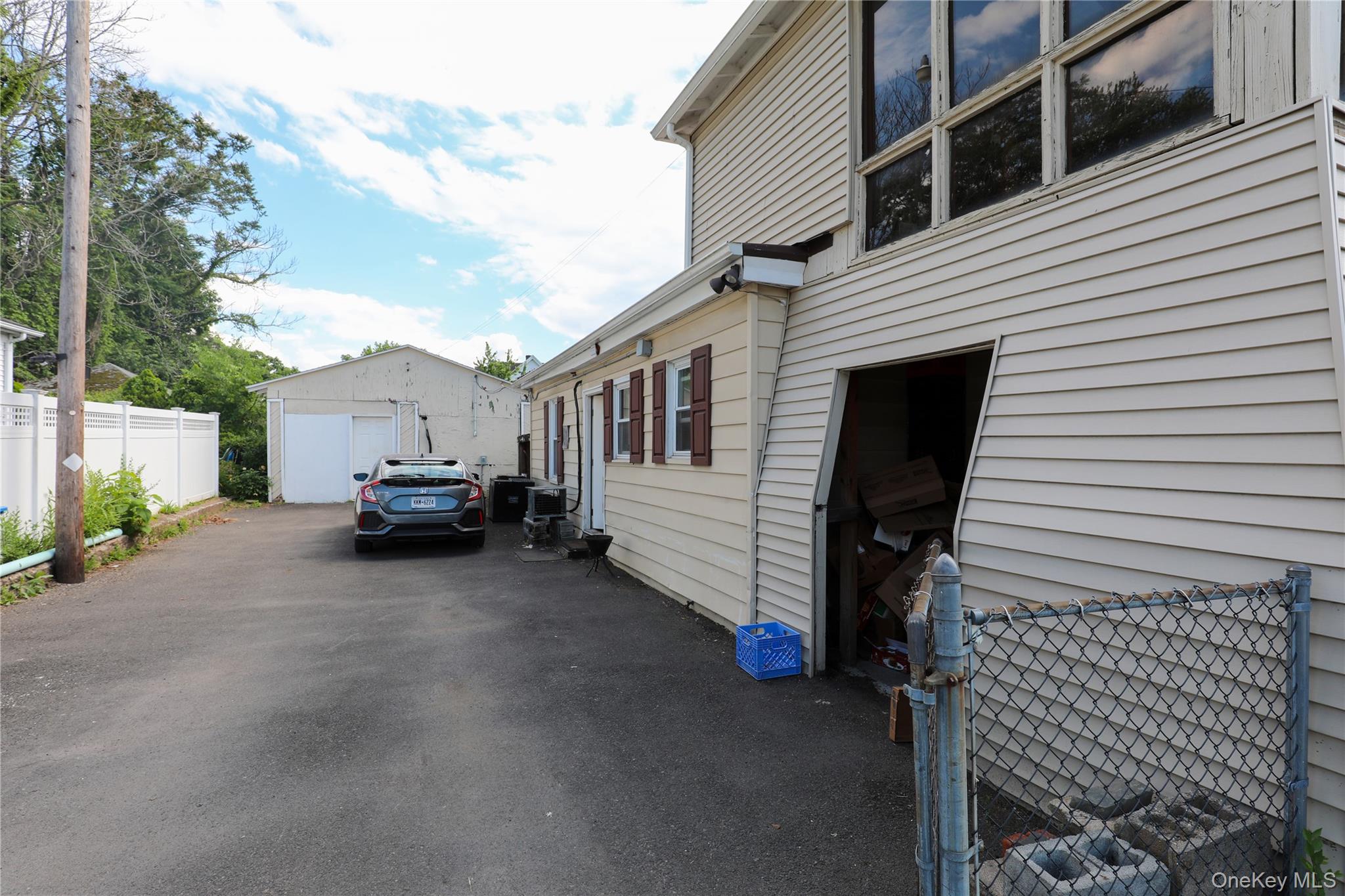 100 Foxhall Avenue Property Photo 10