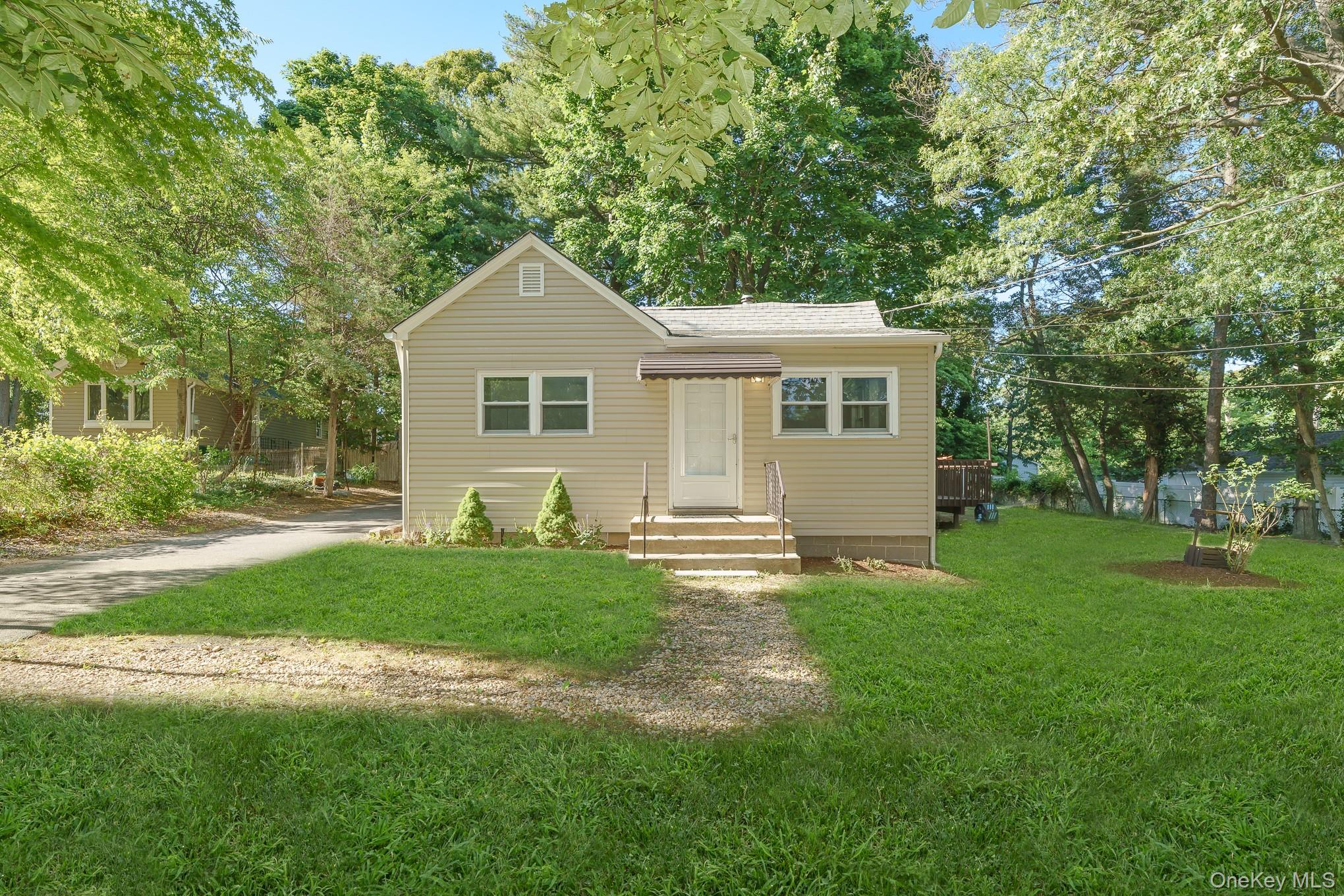 7 Laurelton Avenue Property Photo 1