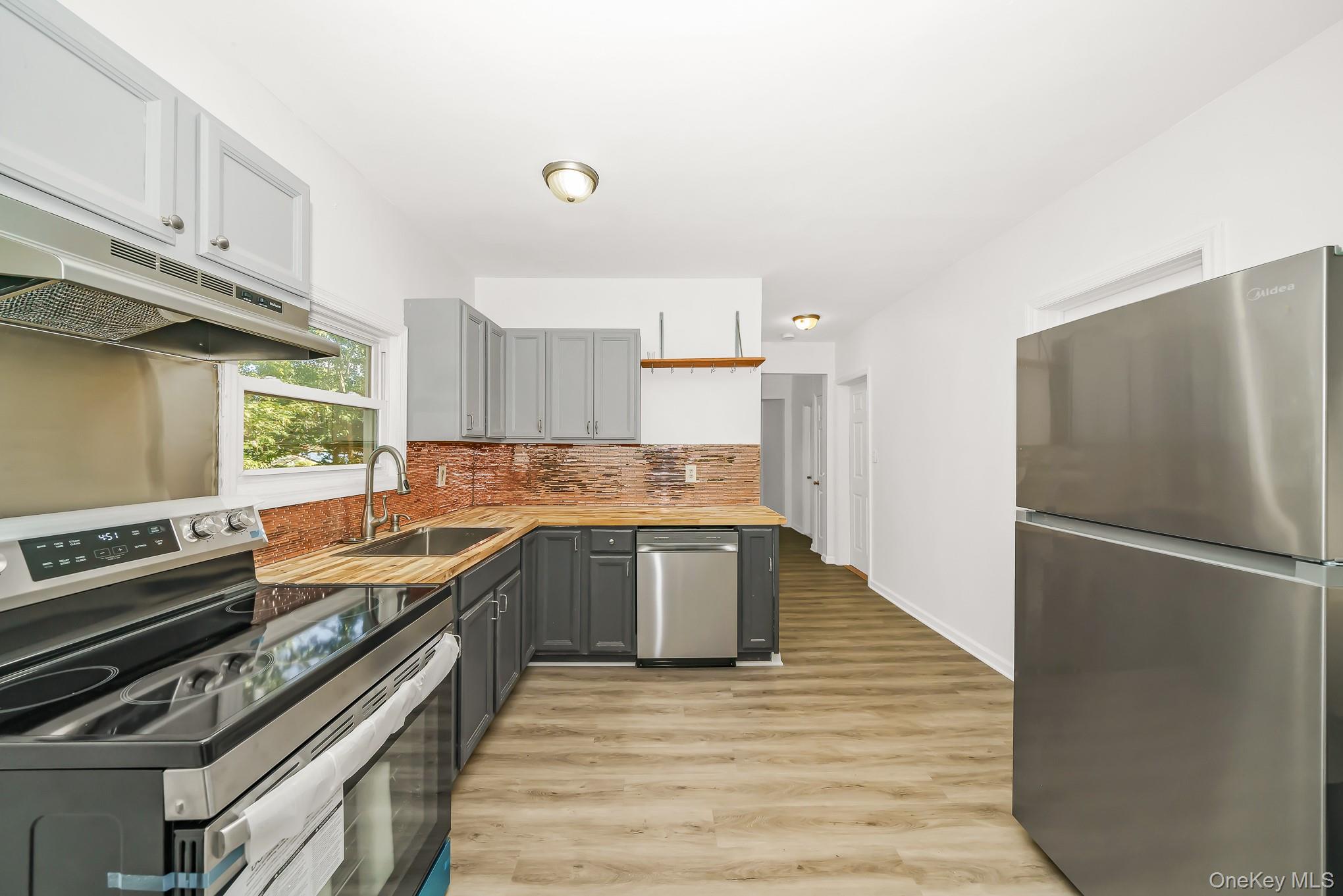 7 Laurelton Avenue Property Photo 4