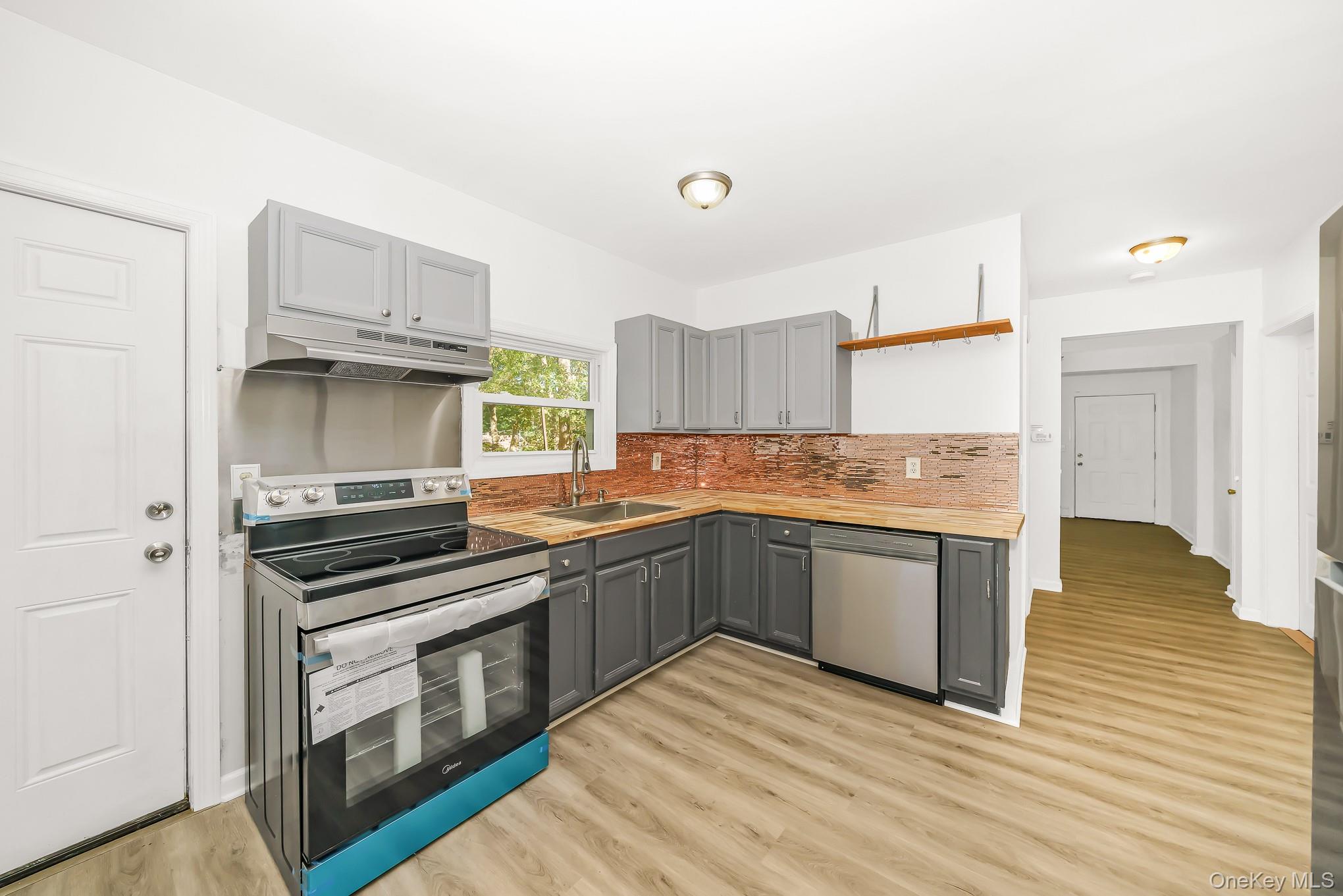 7 Laurelton Avenue Property Photo 5