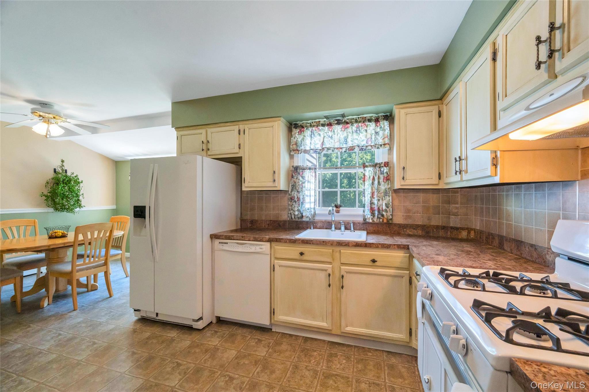 33 East Street Property Photo 11