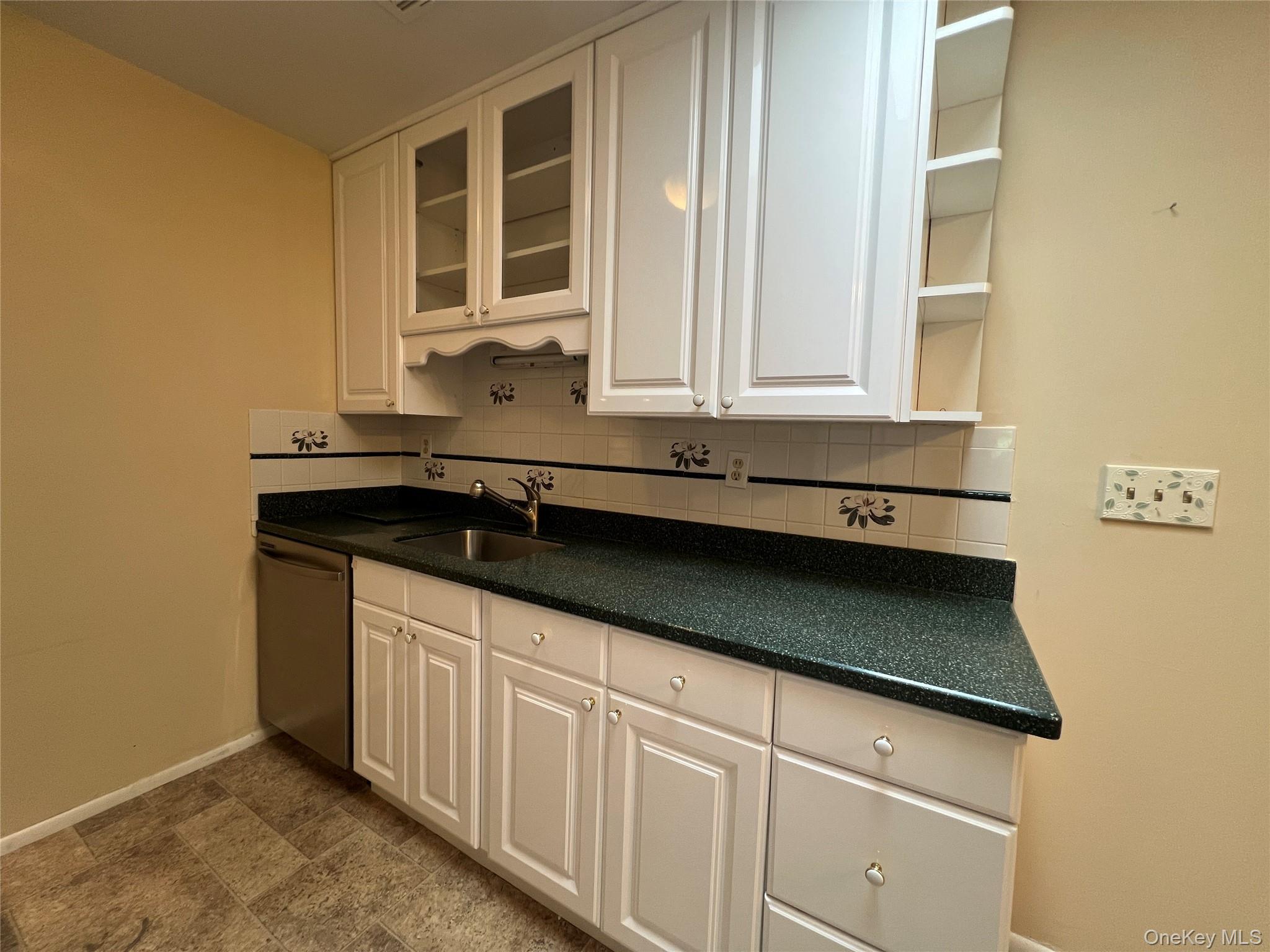 312 Woodbridge Drive B Property Photo 10