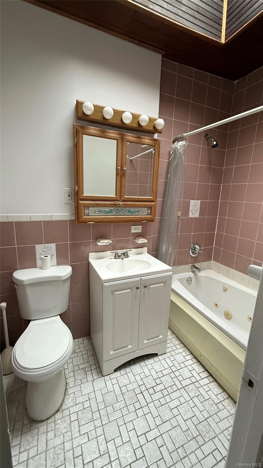 1240 Manor Avenue Property Photo 9